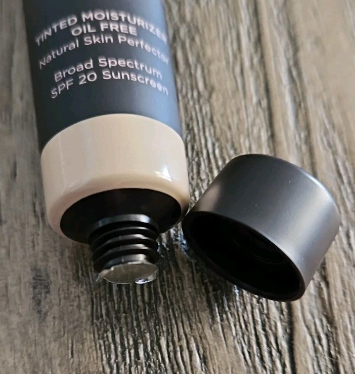 Laura Mercier Tinted Moisturizer Oil Free SPF 20 25ml 0W1 PEARL SEALED