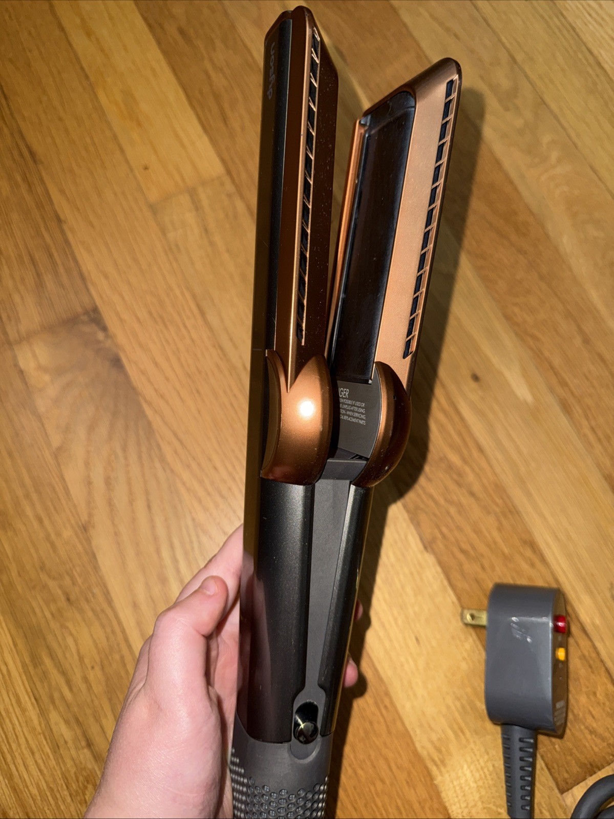 Dyson Airstrait Straightener – Nickel/Copper