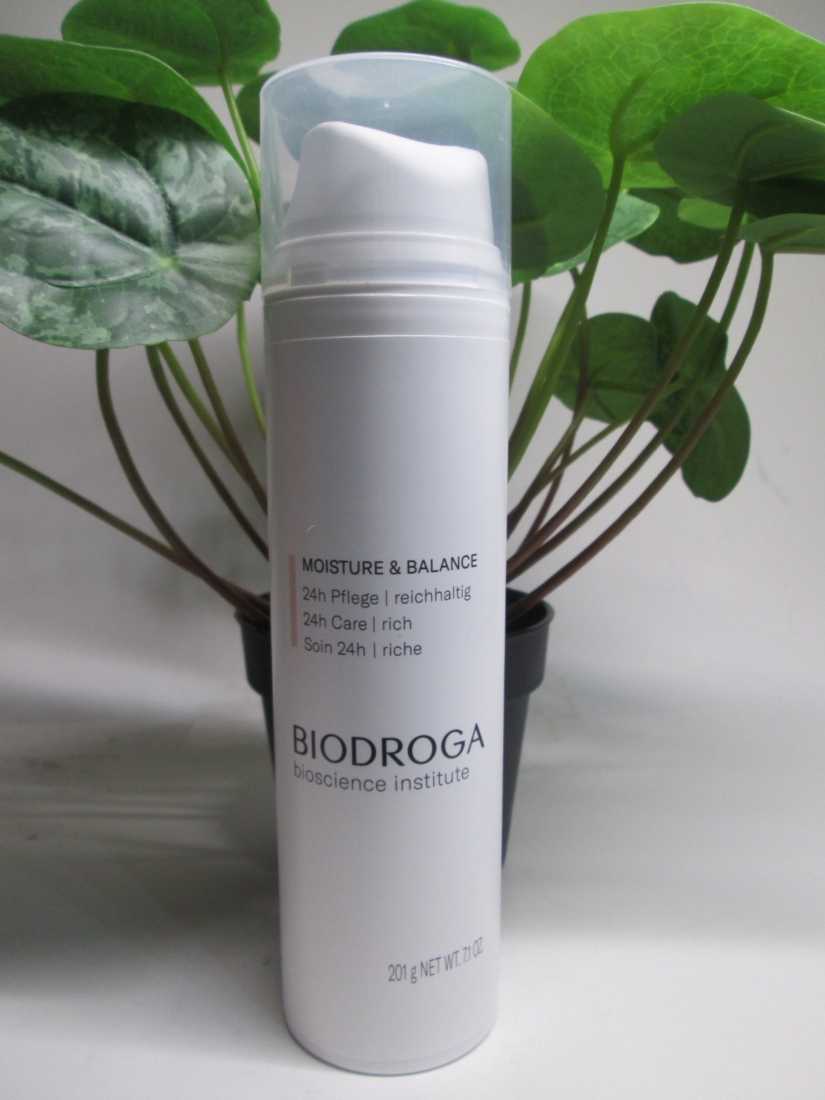 BIODROGA MOISTURE & BALANCE 24hr care rich cream 201G /7.1 oz pro size NEW