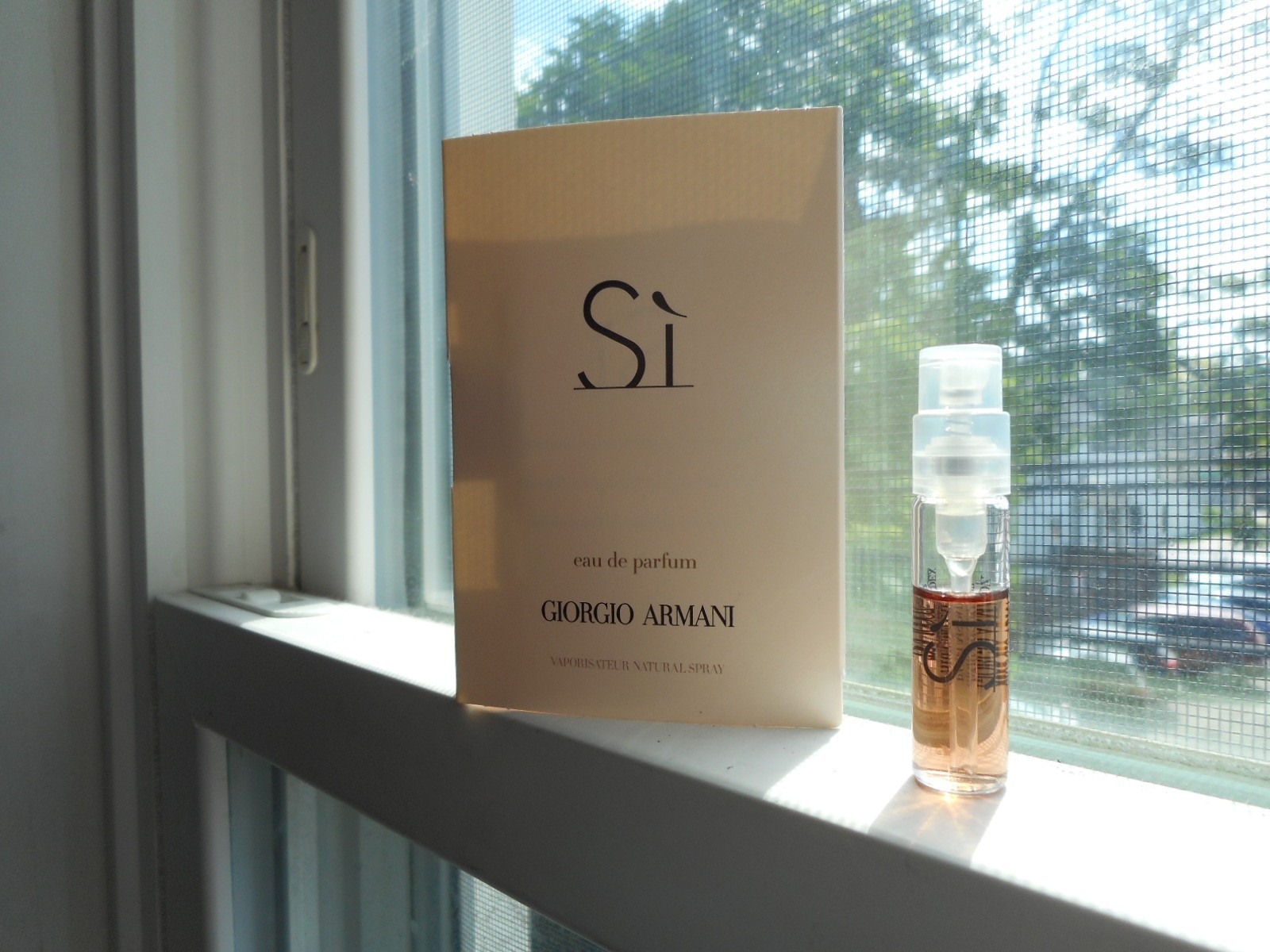 GIORGIO ARMANI EAU DE PARFUM 1.5 ML 0.05 FL OZ VAPORISATEUR NATURAL SPRAY NEW