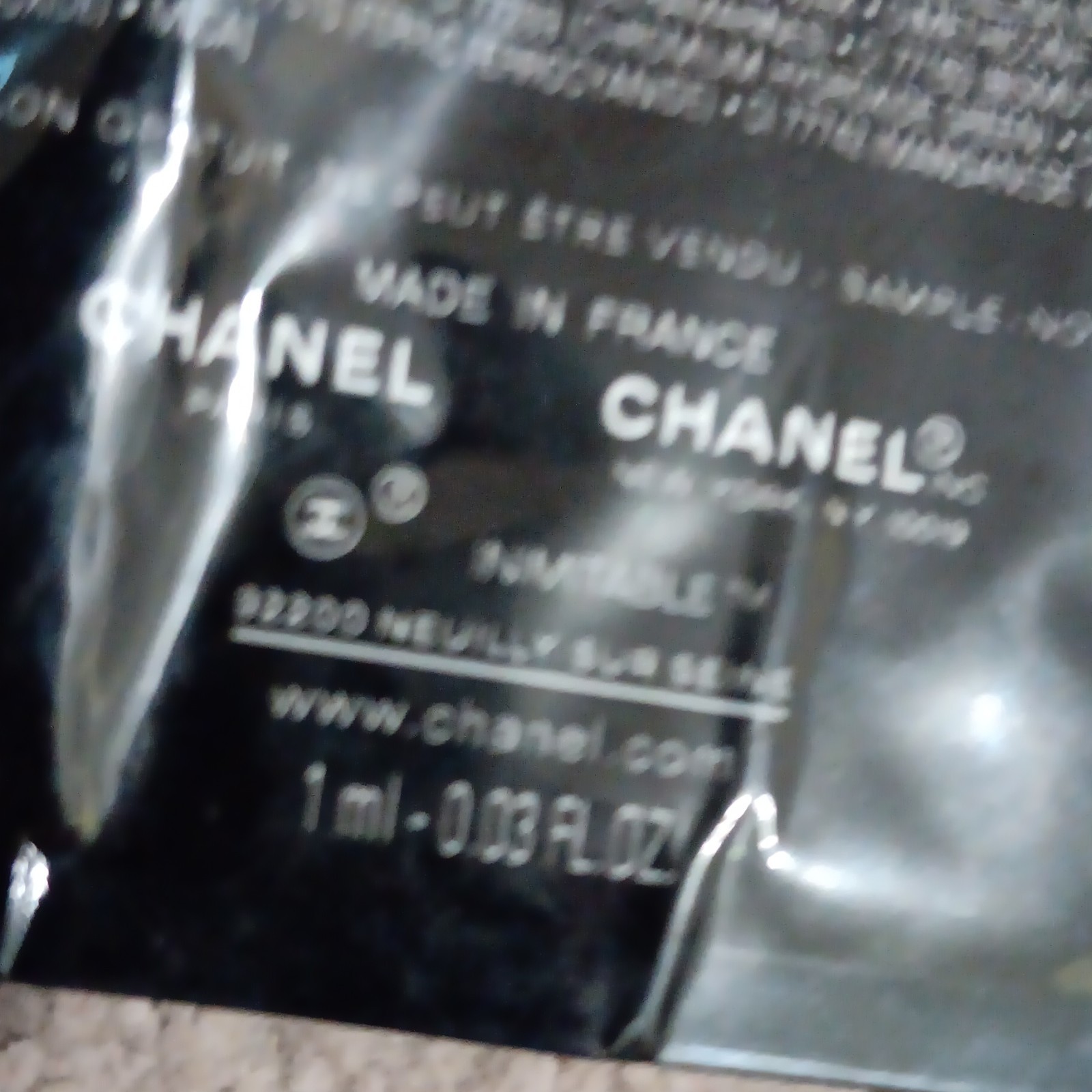 CHANEL Le Volume de Chanel Volumizing Mascara 10 Noir Sample 0.03 fl oz