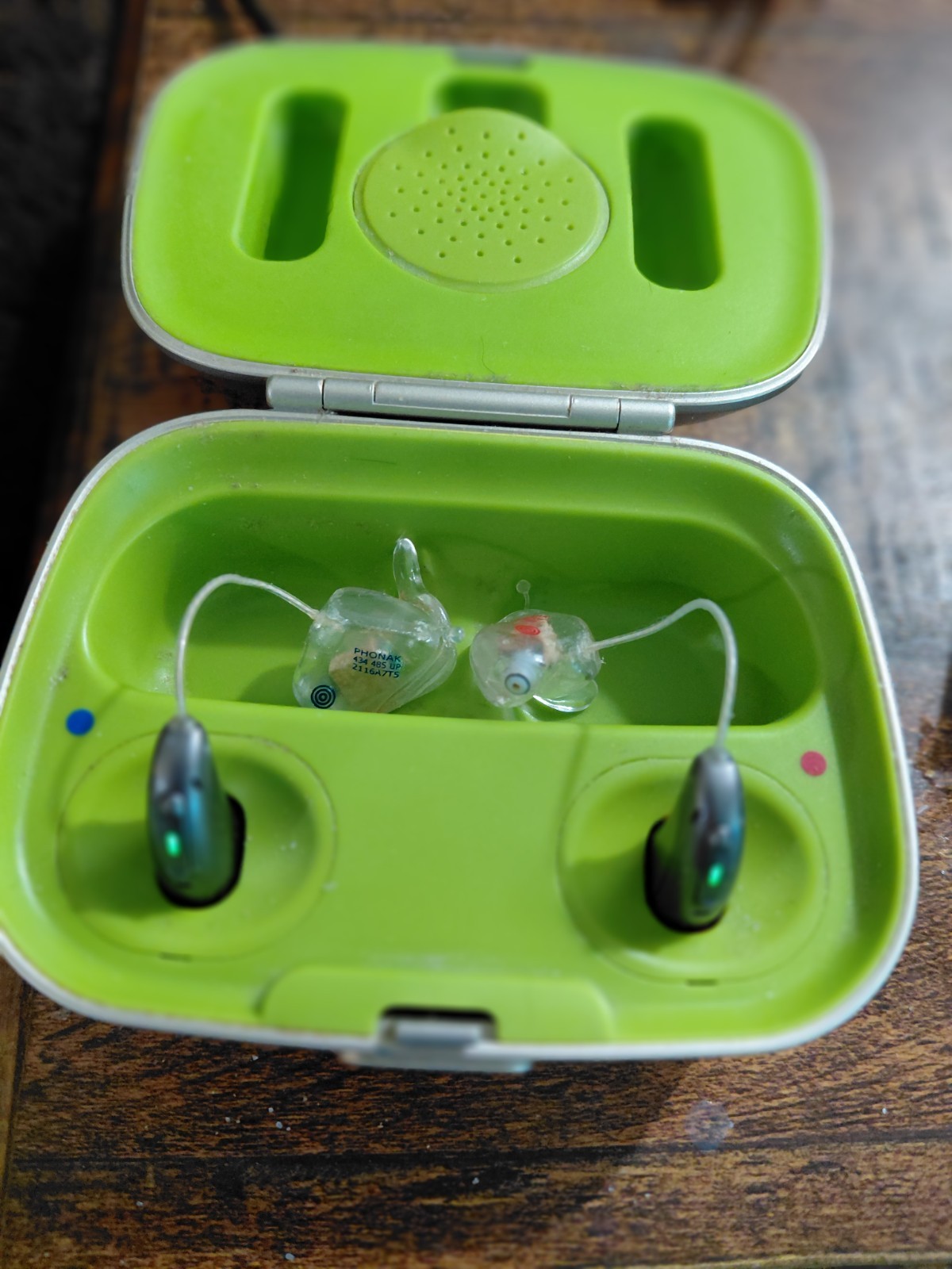 PHONAK AUDEO P70 RT BLUETOOTH RECHARGABLE HEARING AIDS WITH CHARGER