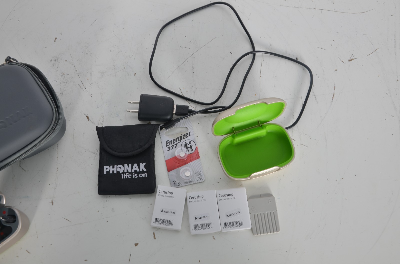 Phonak Audeo L90-R Bluetooth Hearing Aids w/ Charger For Mild To Severe Loss