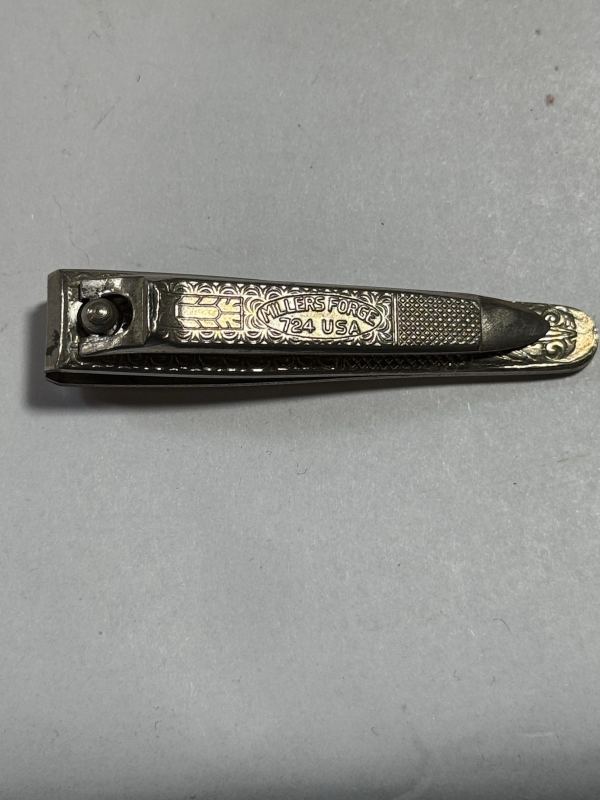 VTG ART NOUVEAU MILLERS FORGE 724 ORNATE DESIGN ETCHED NAIL CLIPPER USA