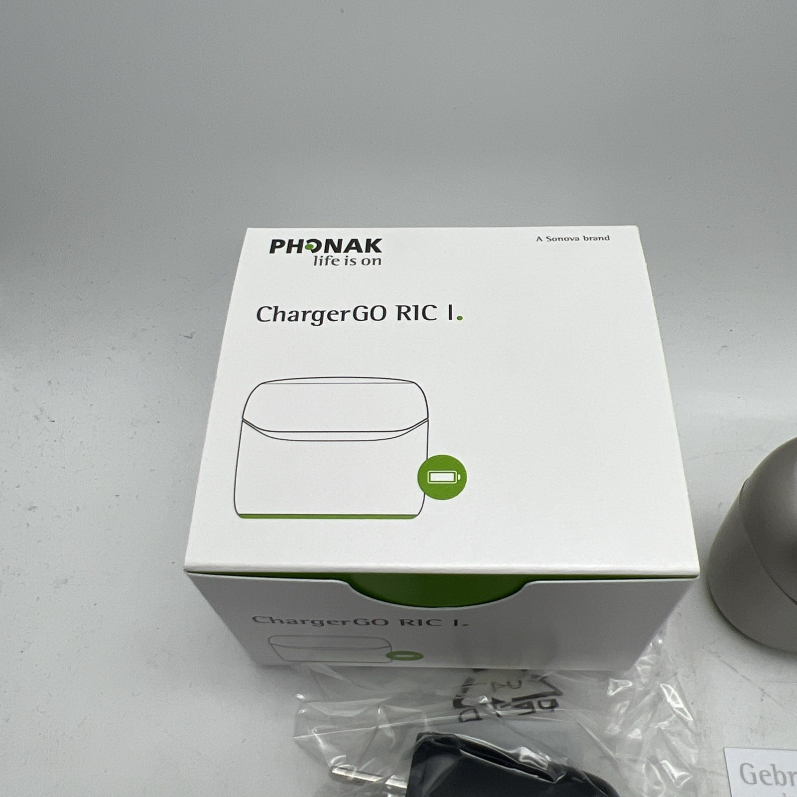 Phonak ChargerGo RIC Infinio. Comes with Power Cord & Wall Adaptor. New In Box.