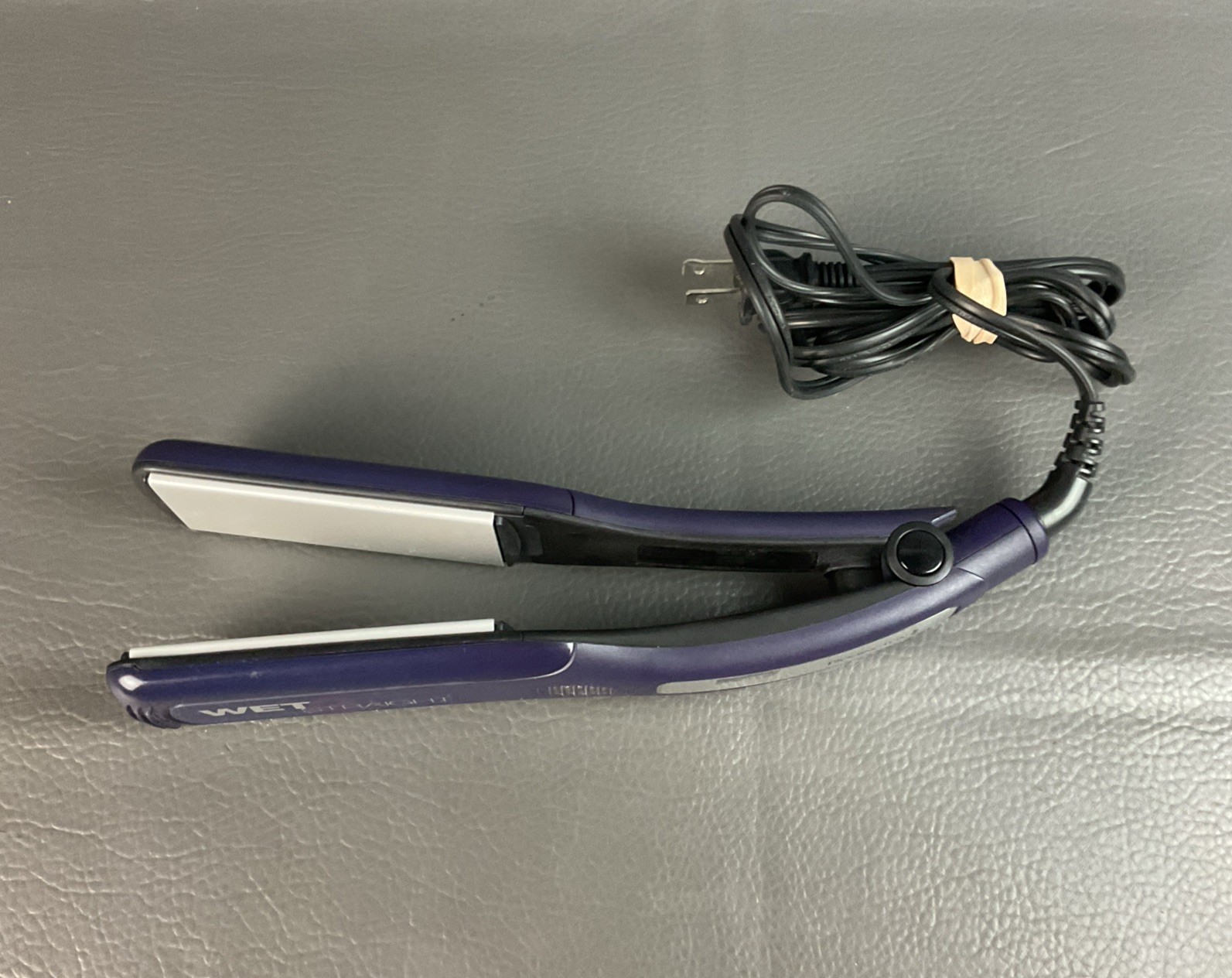 Remington Wet 2 Straight Flat Iron Wide Plate 2″ Purple S8001 Hair Straightener