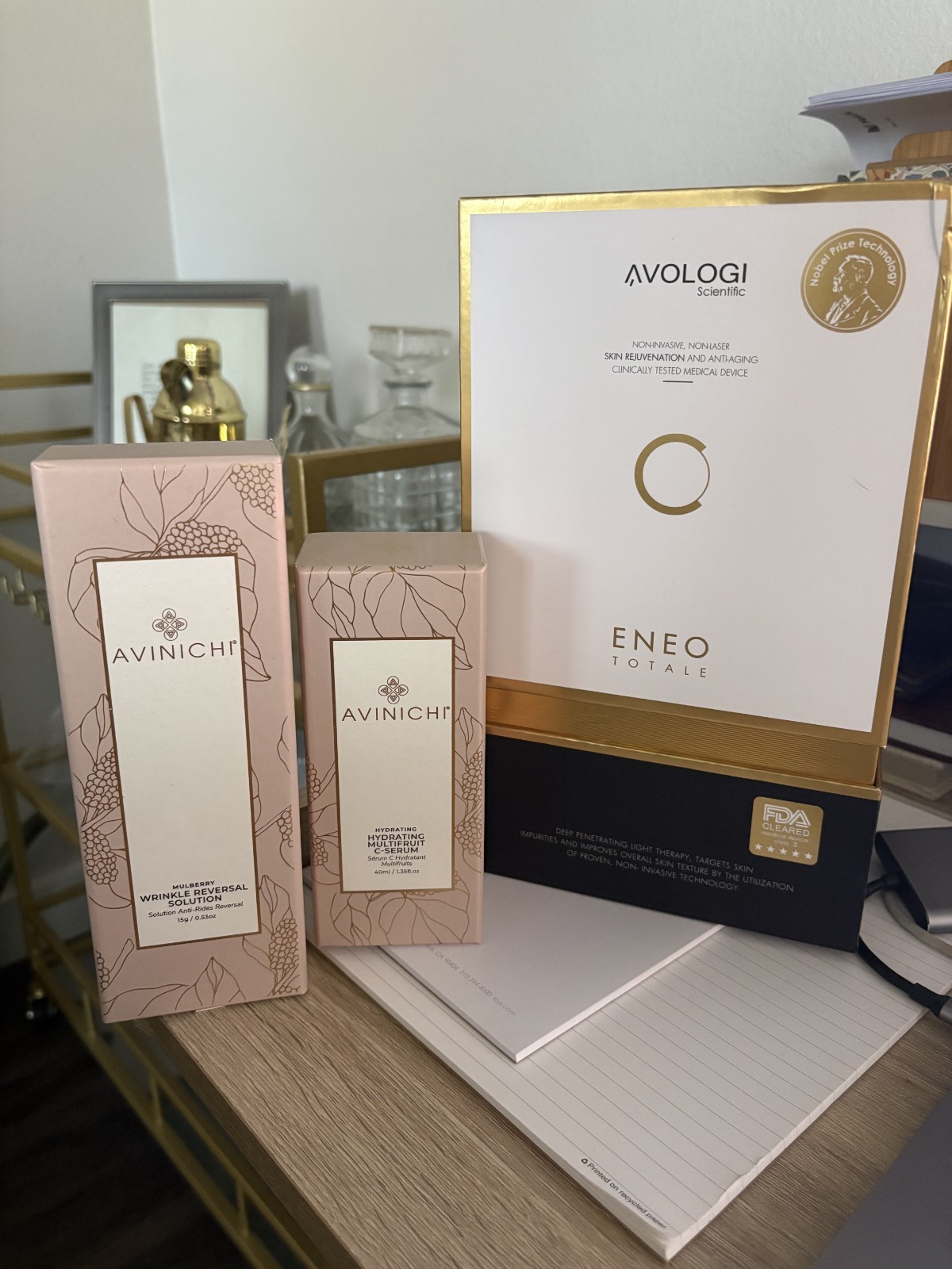 AVOLOGI ENEO Totale Anti-Aging Device + AVINICHI Serum & Wrinkle Solution