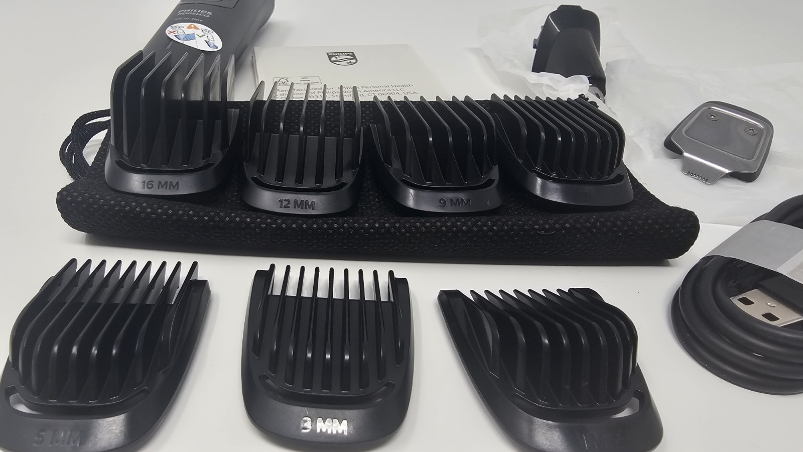 Philips Norelco All-in-One 3000 Trimmer 13-in-1 Beard Hair Grooming MG3939/50