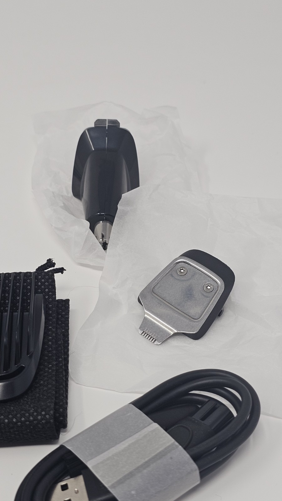 Philips Norelco All-in-One 3000 Trimmer 13-in-1 Beard Hair Grooming MG3939/50
