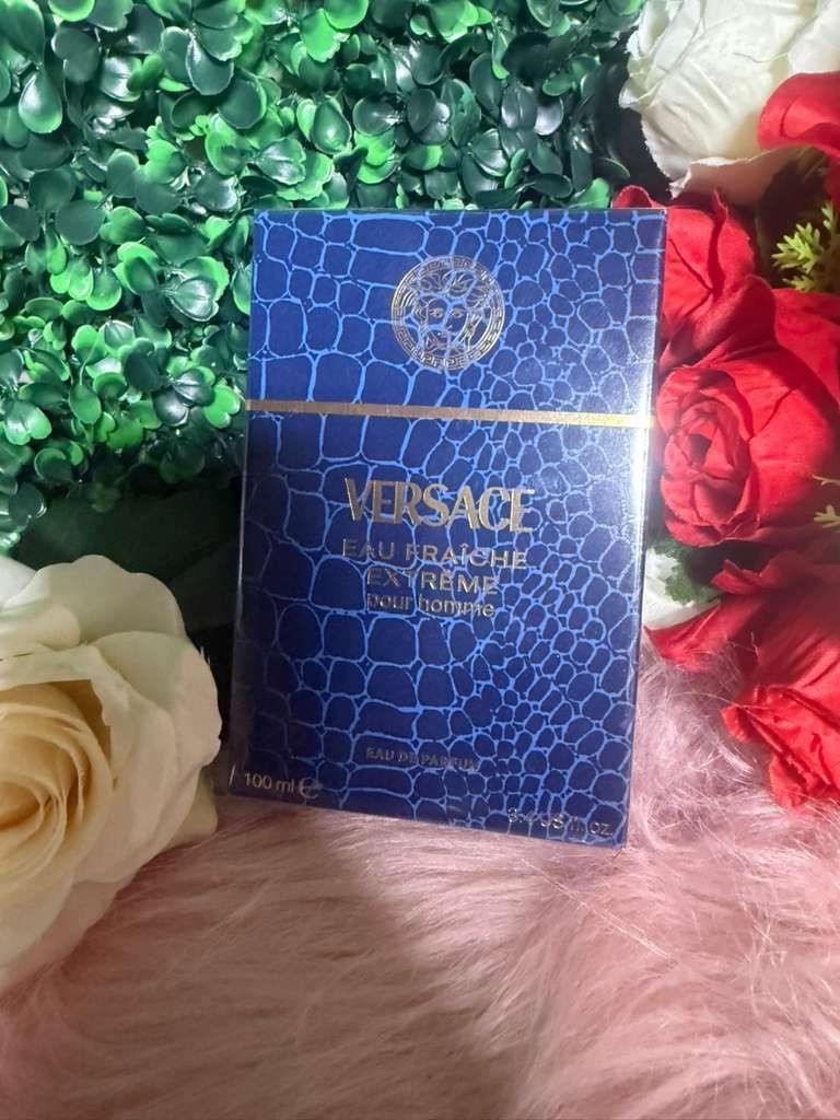 Versace Crystal Emerald Pour Femme Eau de Parfum Spray, 3.0 fl oz Regular