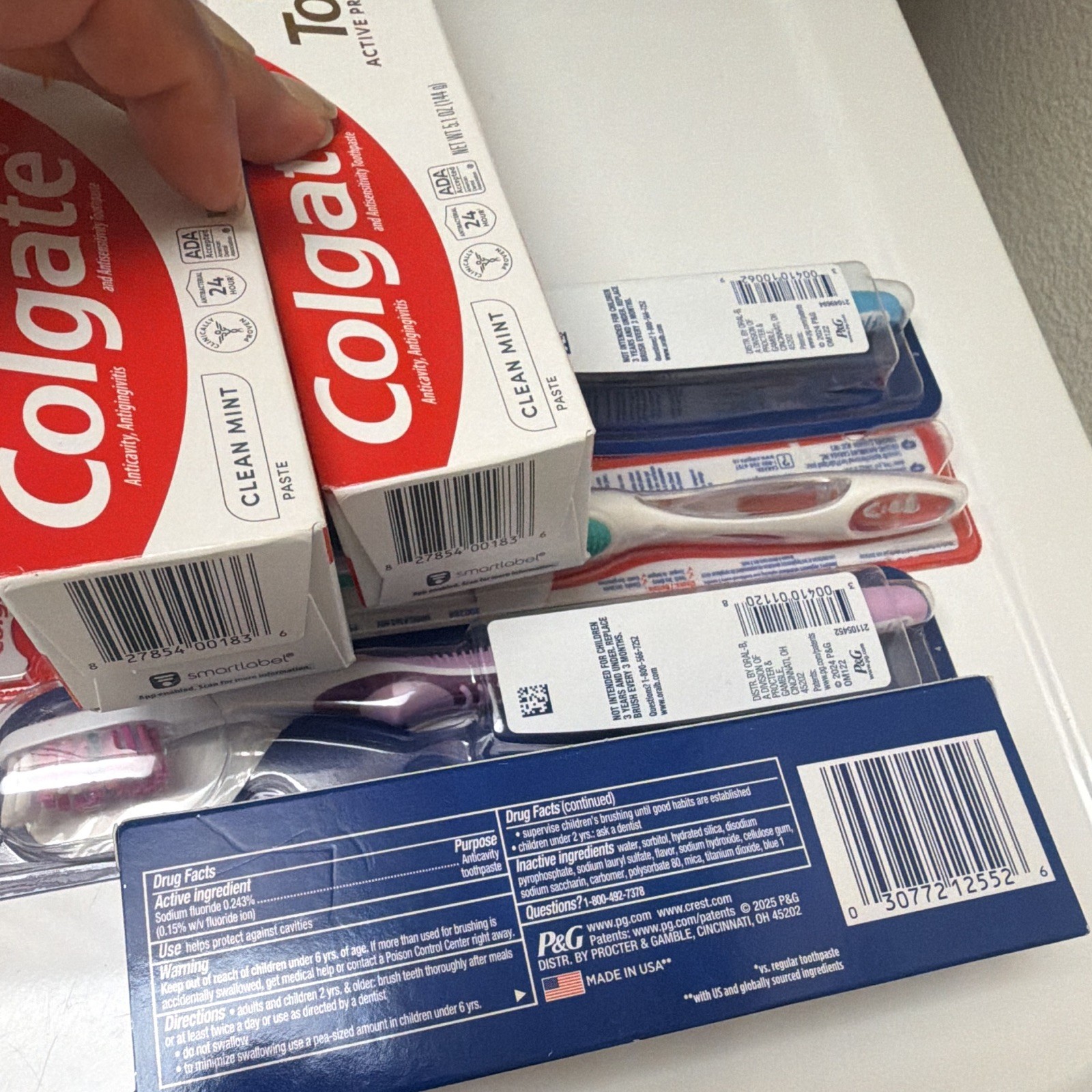 Colgate Total Clean Mint & Crest 3D White Arctic Fresh + Oral-B Toothbrush Lot