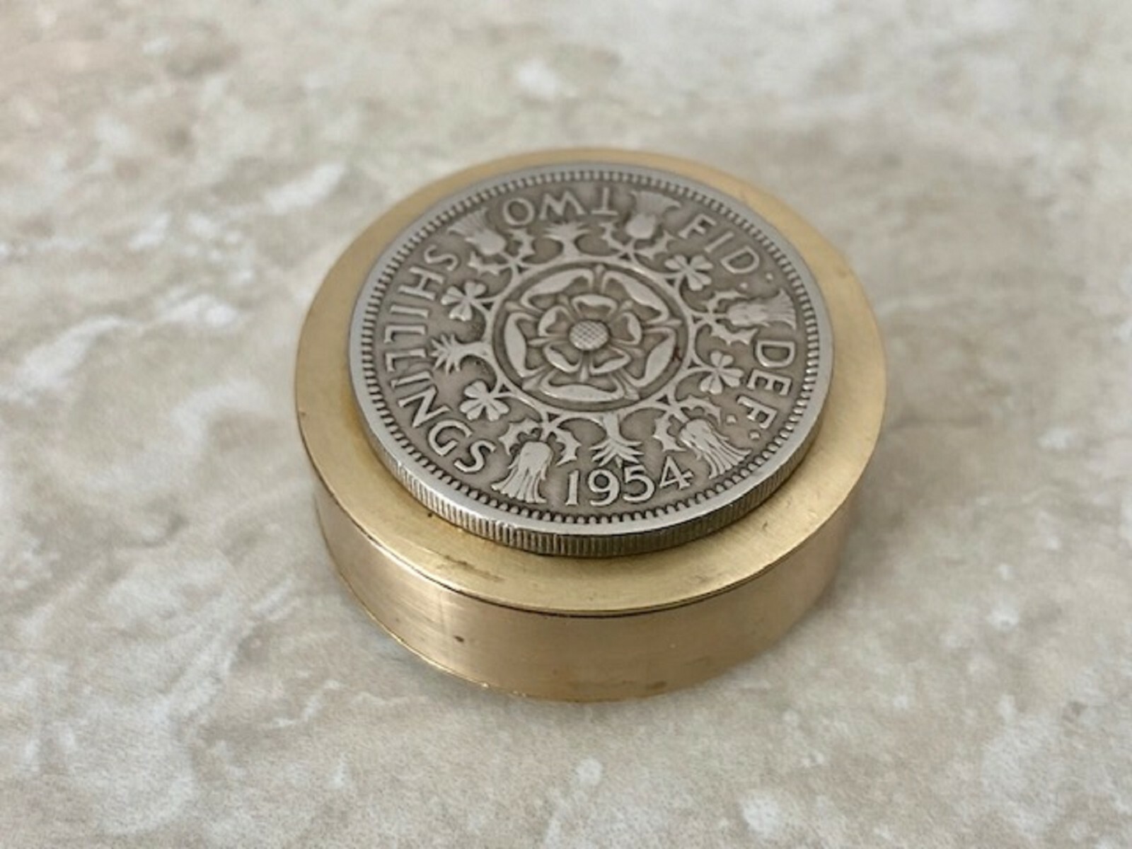 United Kingdom, Coin Pill Box, 2 Shilling, Scotch Thistle – Exclusive, Handmade