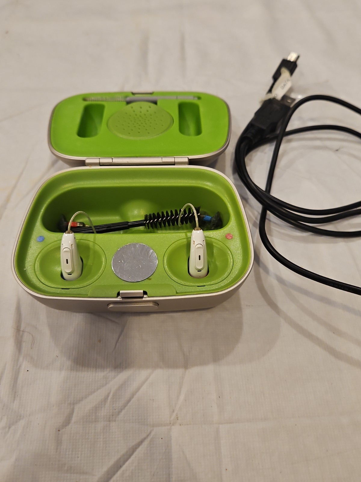 Phonak Audéo M70-R (Marvel) Hearing Aids. L and R. Color White Tested Works