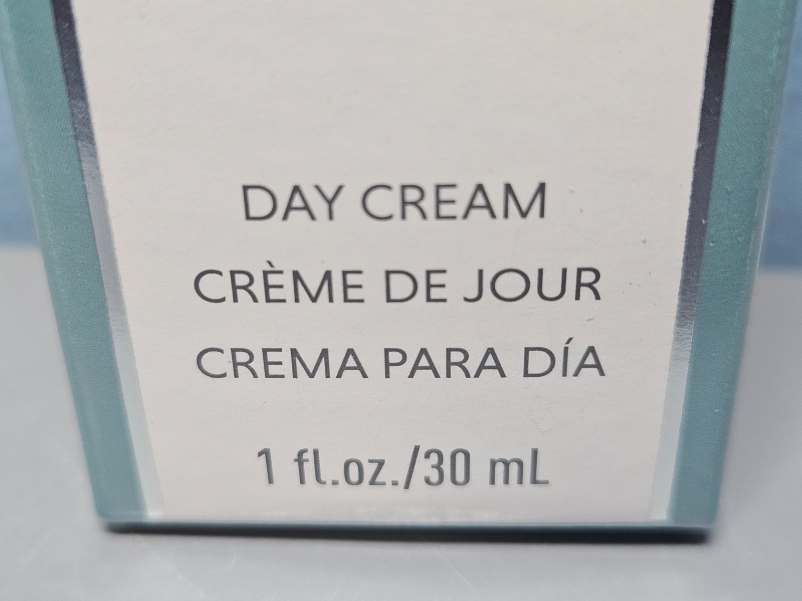 Neora Age IQ Day Cream 1 fl. oz – New & Sealed Exp 11/2028