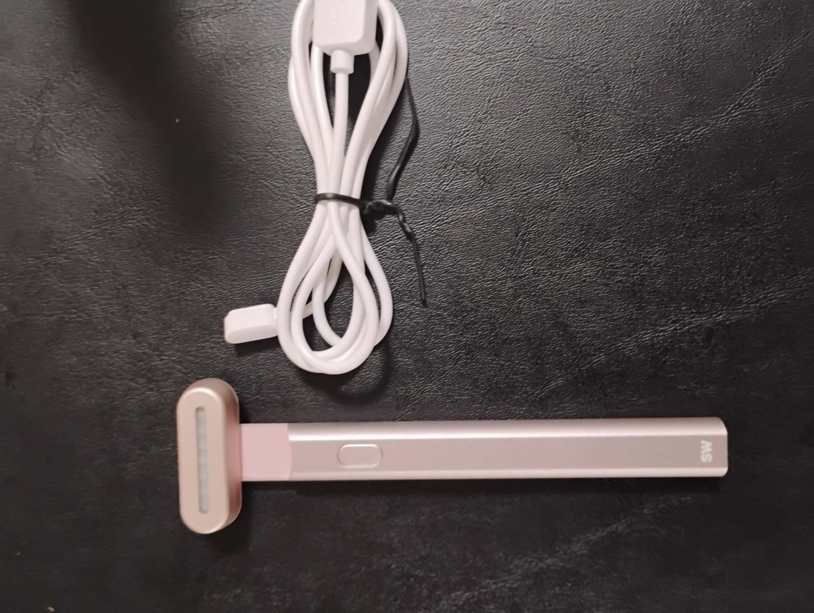 Solawave Face and Neck Wrinkle Reducer Massager. Tested. No Returns Accepted.