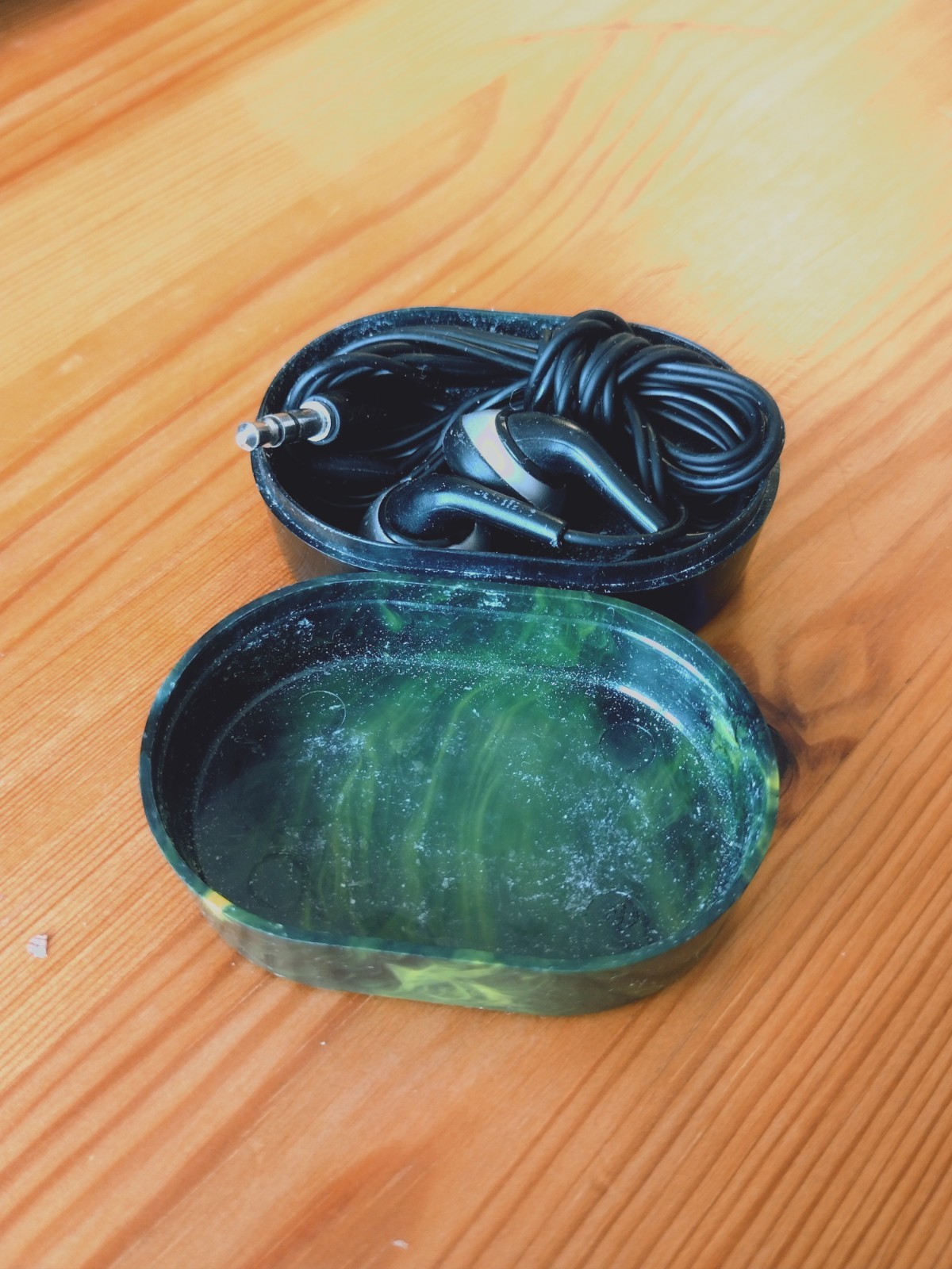 ✨🎧 vintage EARBUD HEADPHONES SOAP TRAVEL CASE Israel EILAT 🏨🧼 HOTEL SOAP ysl