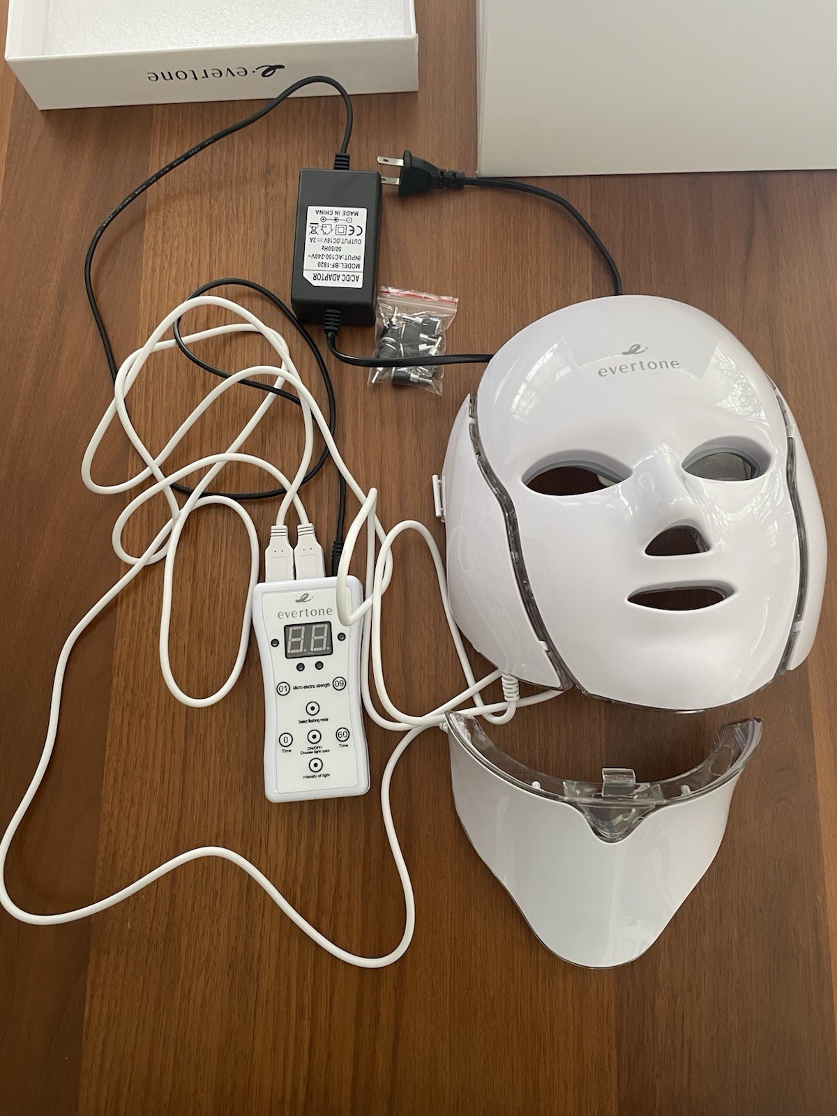 evertone Omniglow LED Light Therapy Mask Face & Neck Adjustable White
