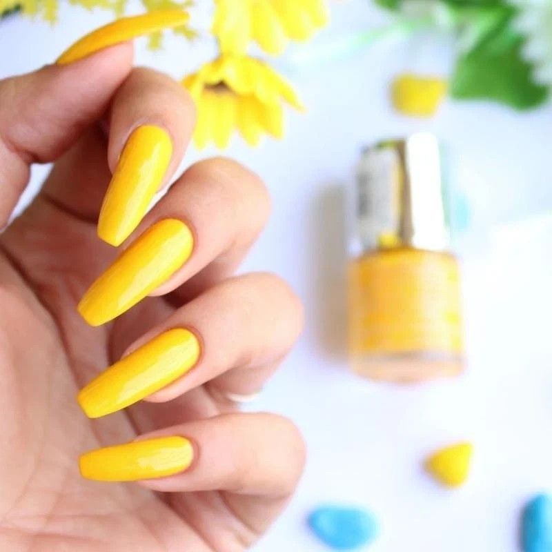 DeBelle Gel Nail Finish Polish Caramelo Yellow(Yellow) – 8Ml