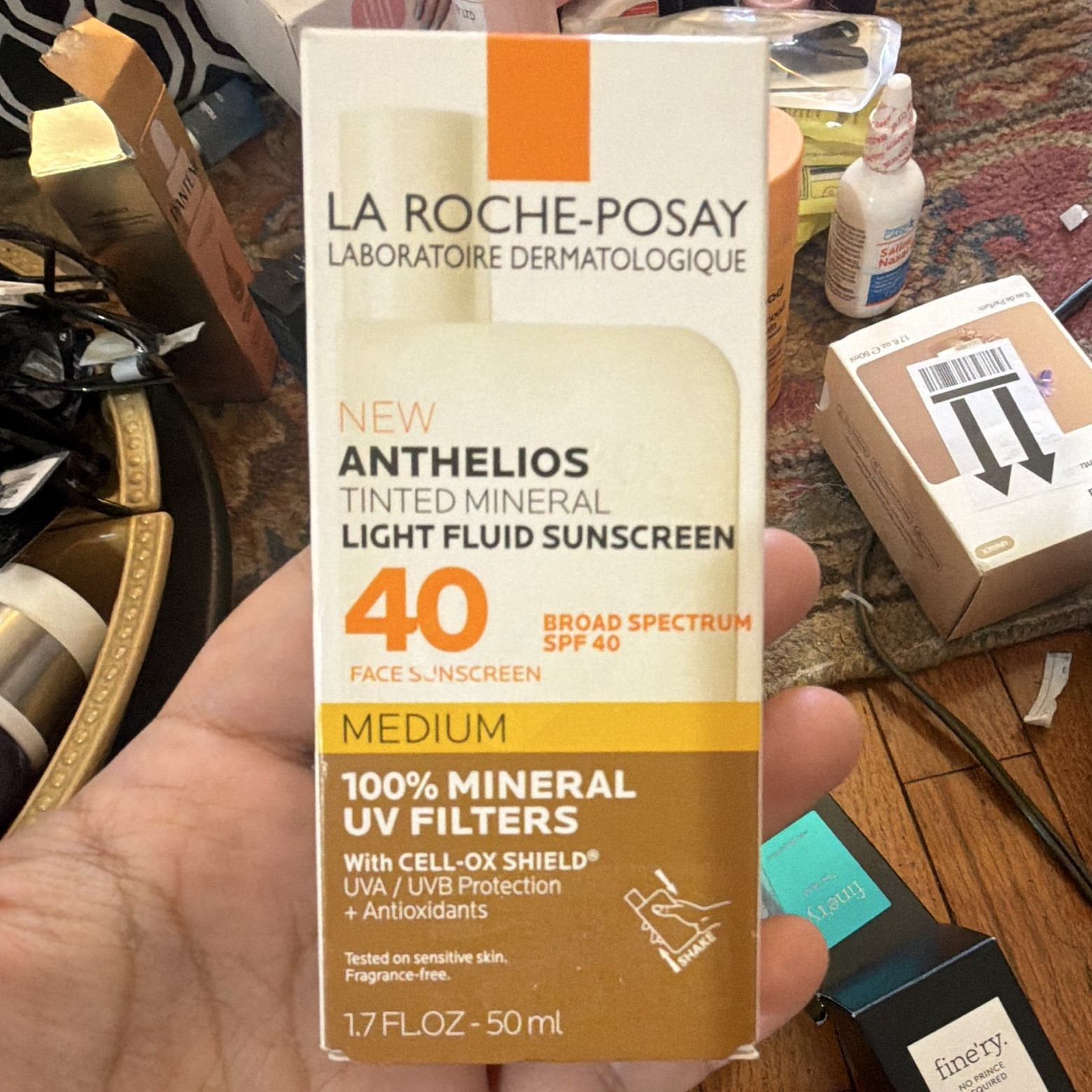 La Roche-Posay Anthelios Tinted Mineral Fluid SPF 40 Face 1.7 fl oz 9 count