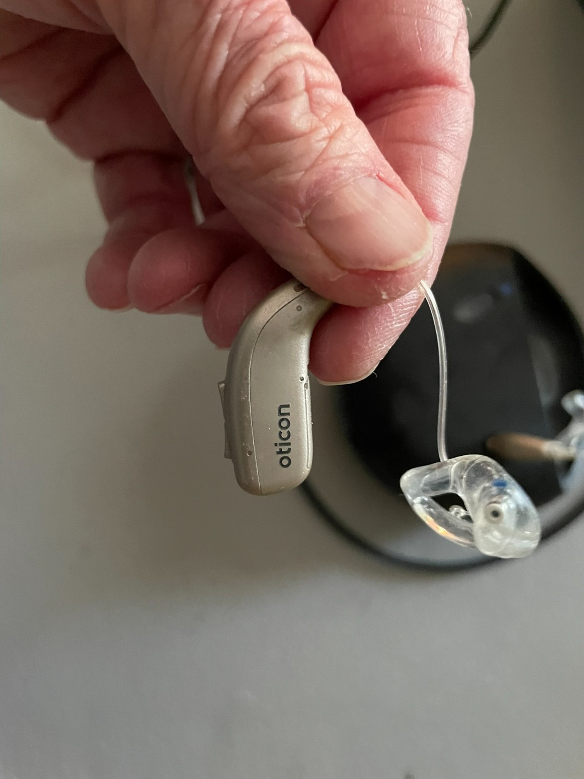 Oticon Real 2 MiniRite Hearing Aids minirite r c090 with C-1A2 charger