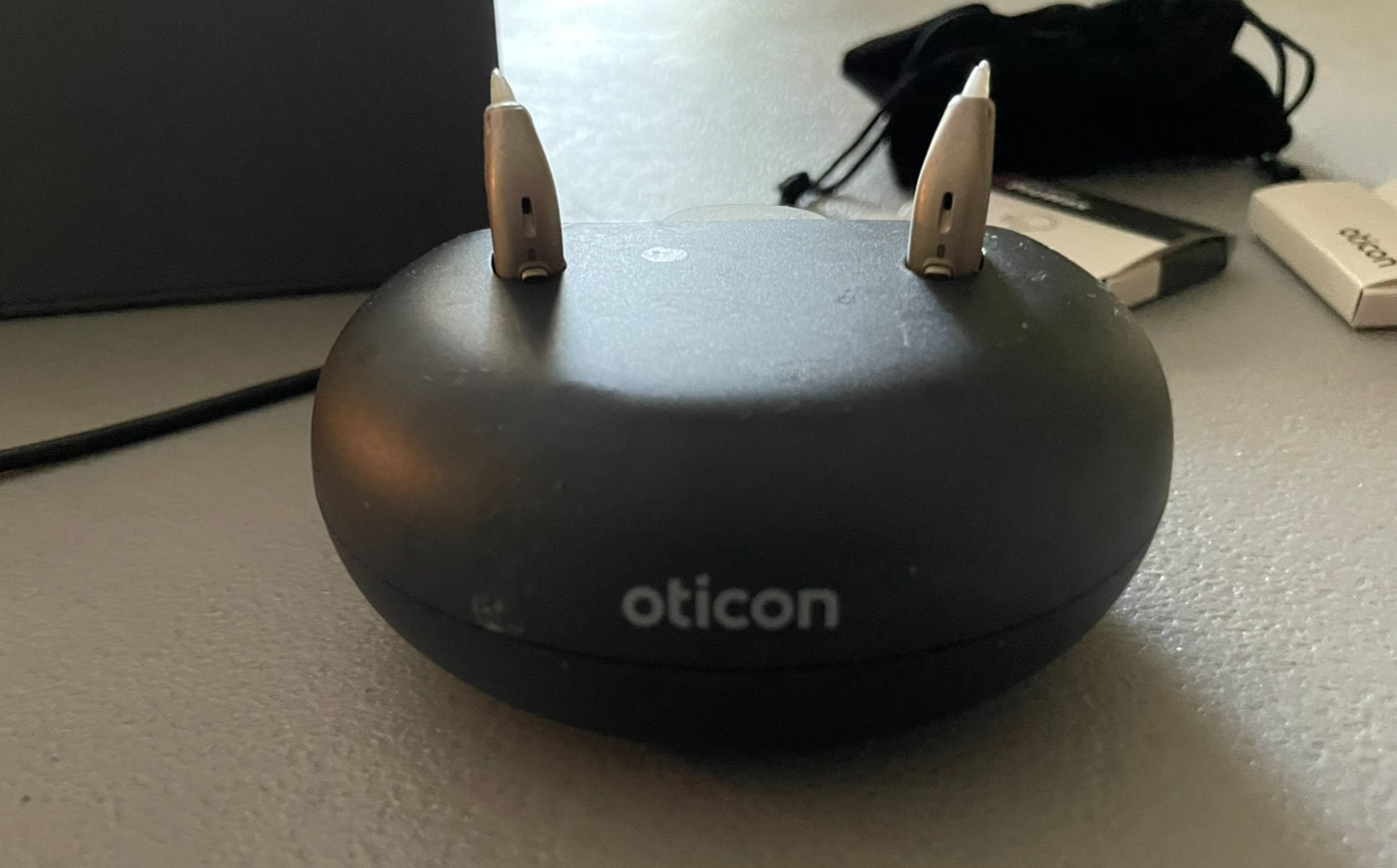 Oticon Real 2 MiniRite Hearing Aids minirite r c090 with C-1A2 charger