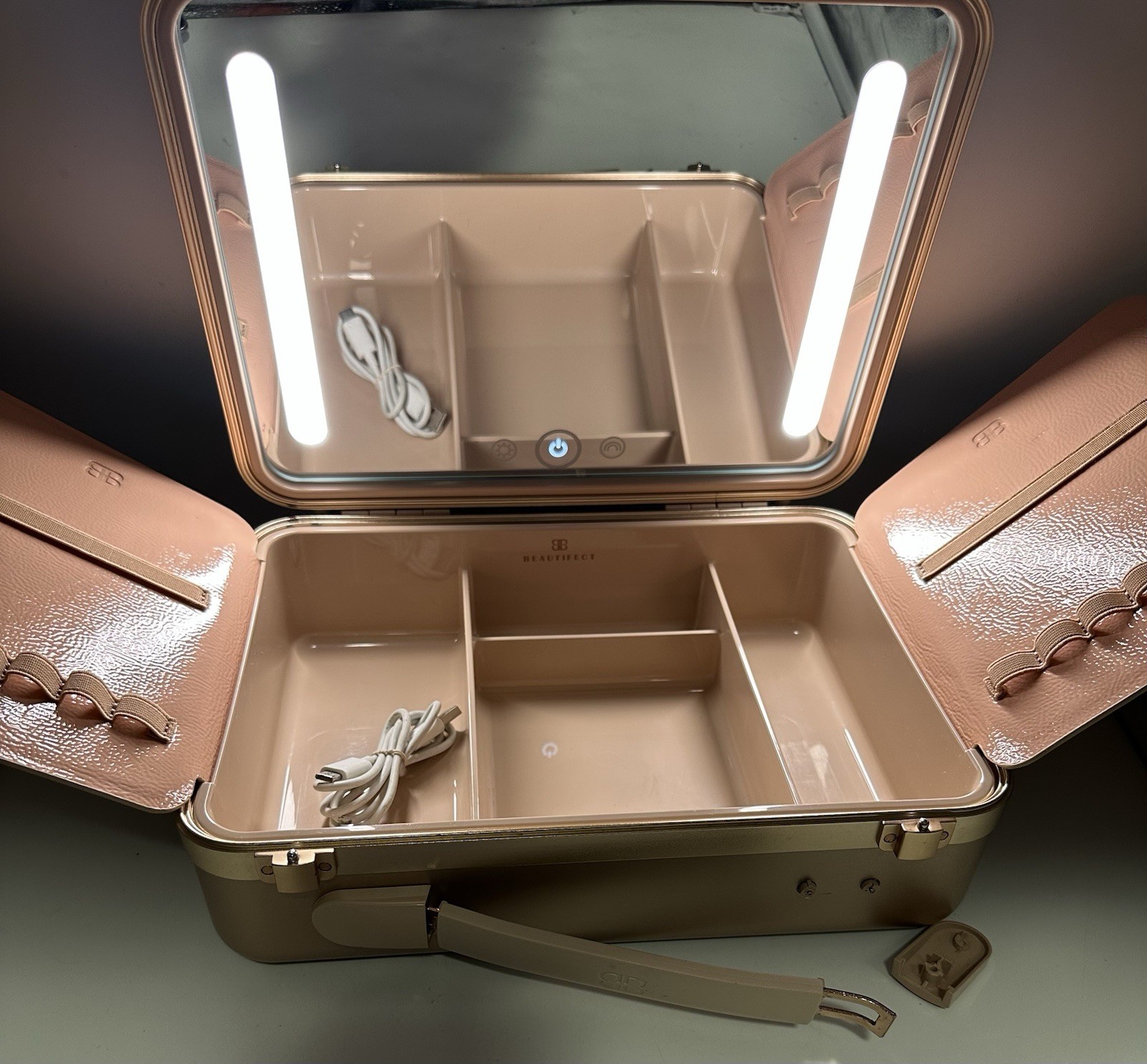 Beautifect Makeup Box Rose Gold Luxury Case W/Light-Broken Handle-See Photos