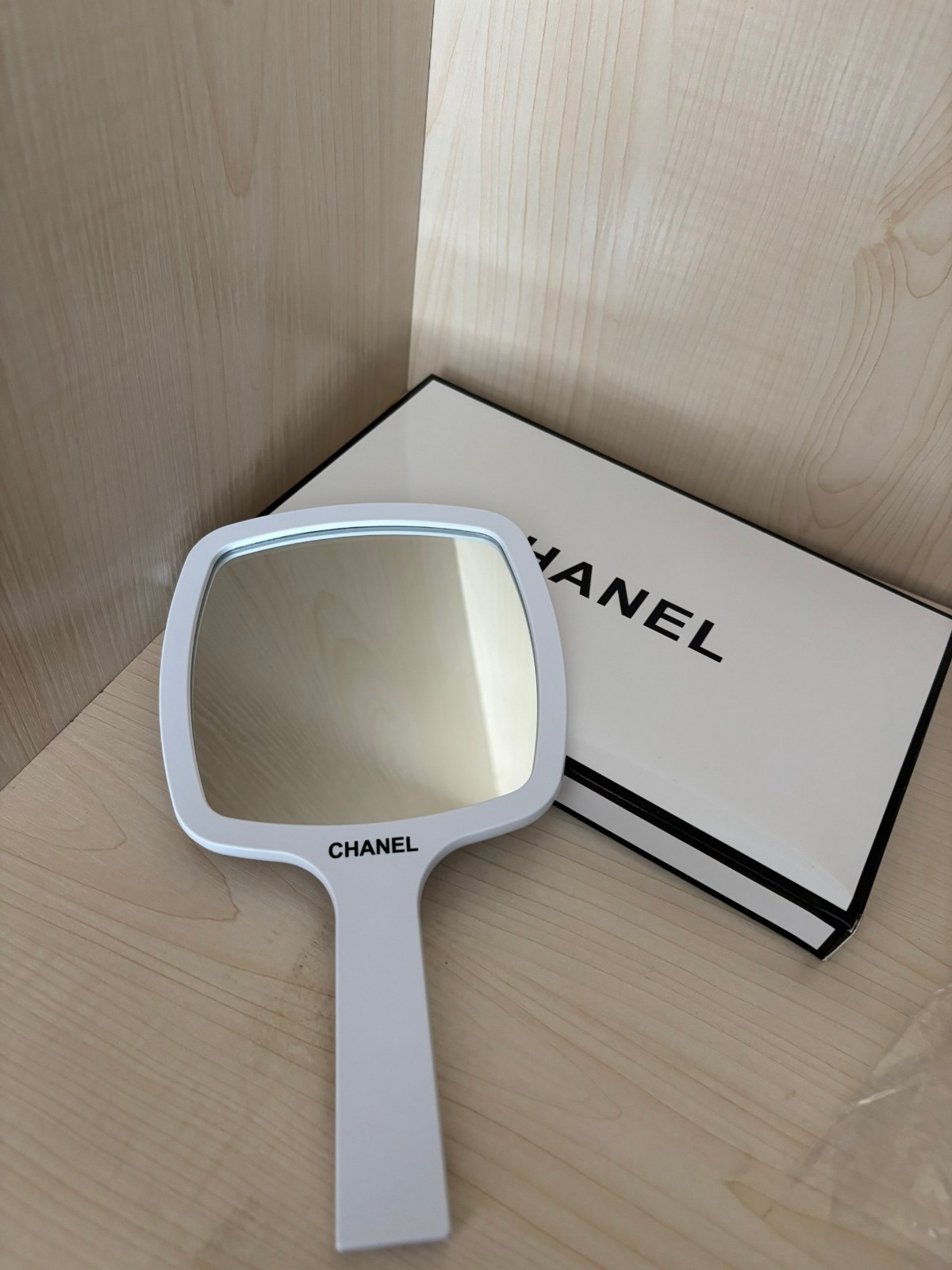 Chanel Miror Duo white single-sided makeup mirror