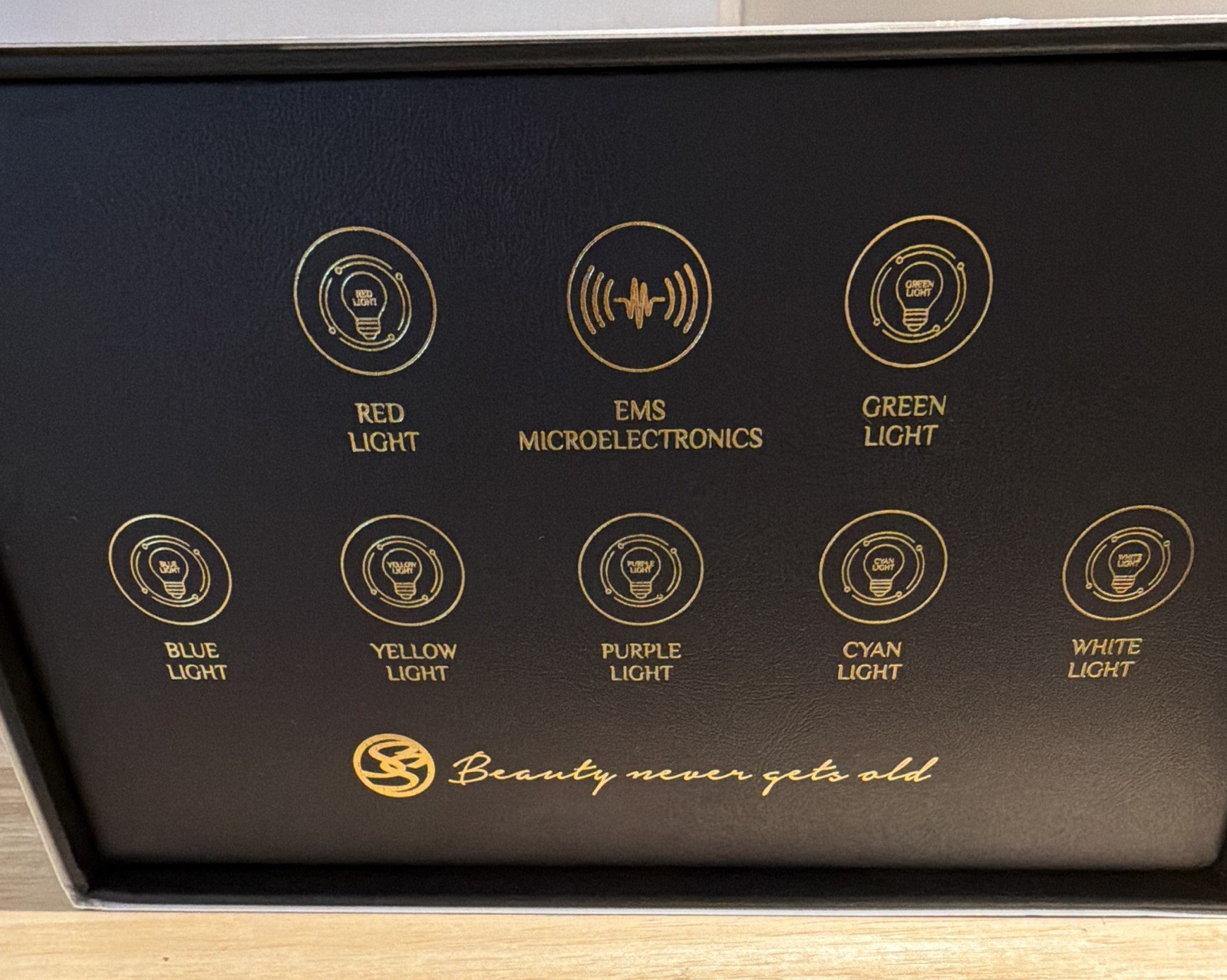 Látoua Mille Radiant Glow Face & Neck Light Therapy Device EMS, 7 Settings