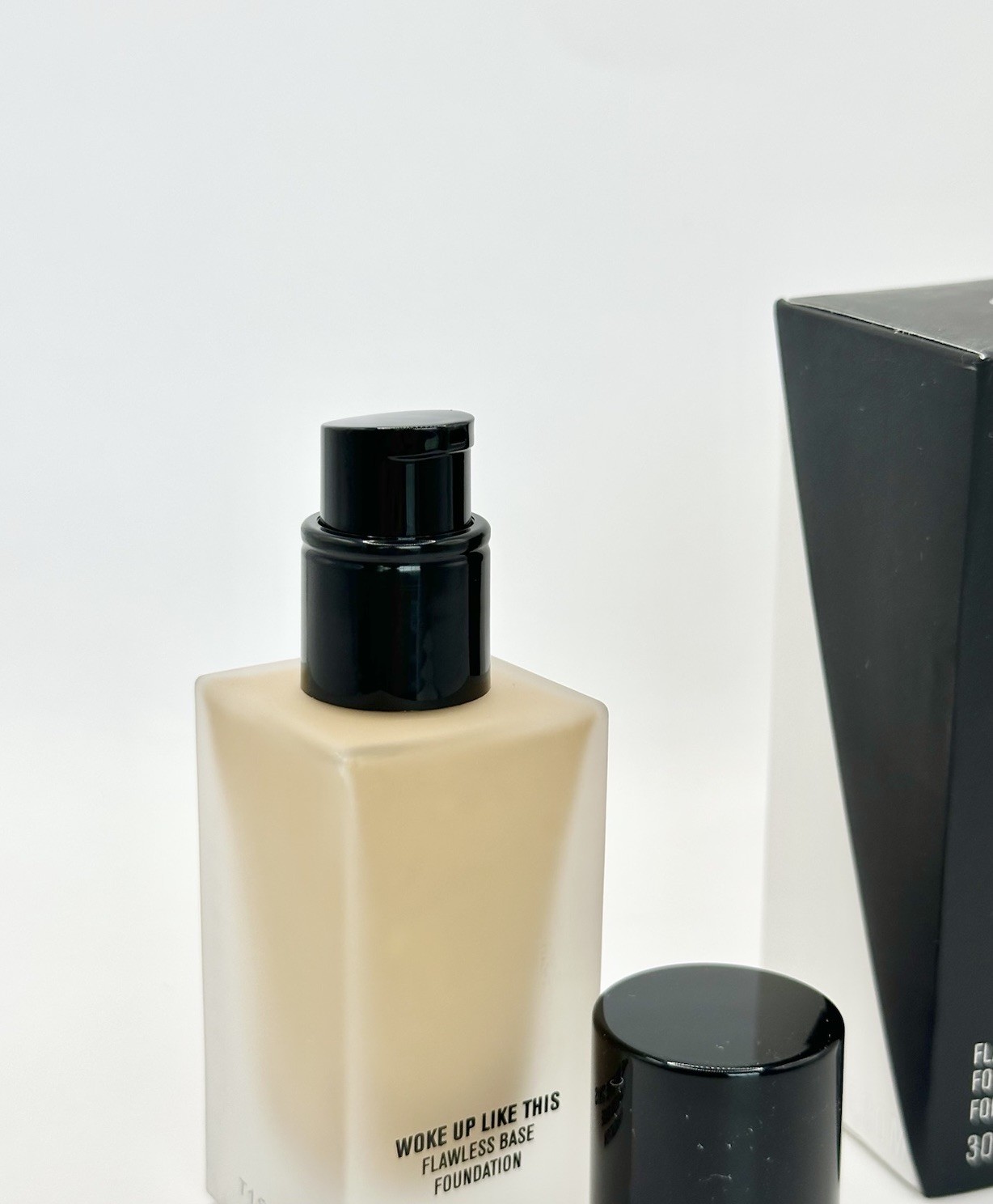 Il Makiage Flawless Base Foundation “Woke Up Like This” – Series CL 120