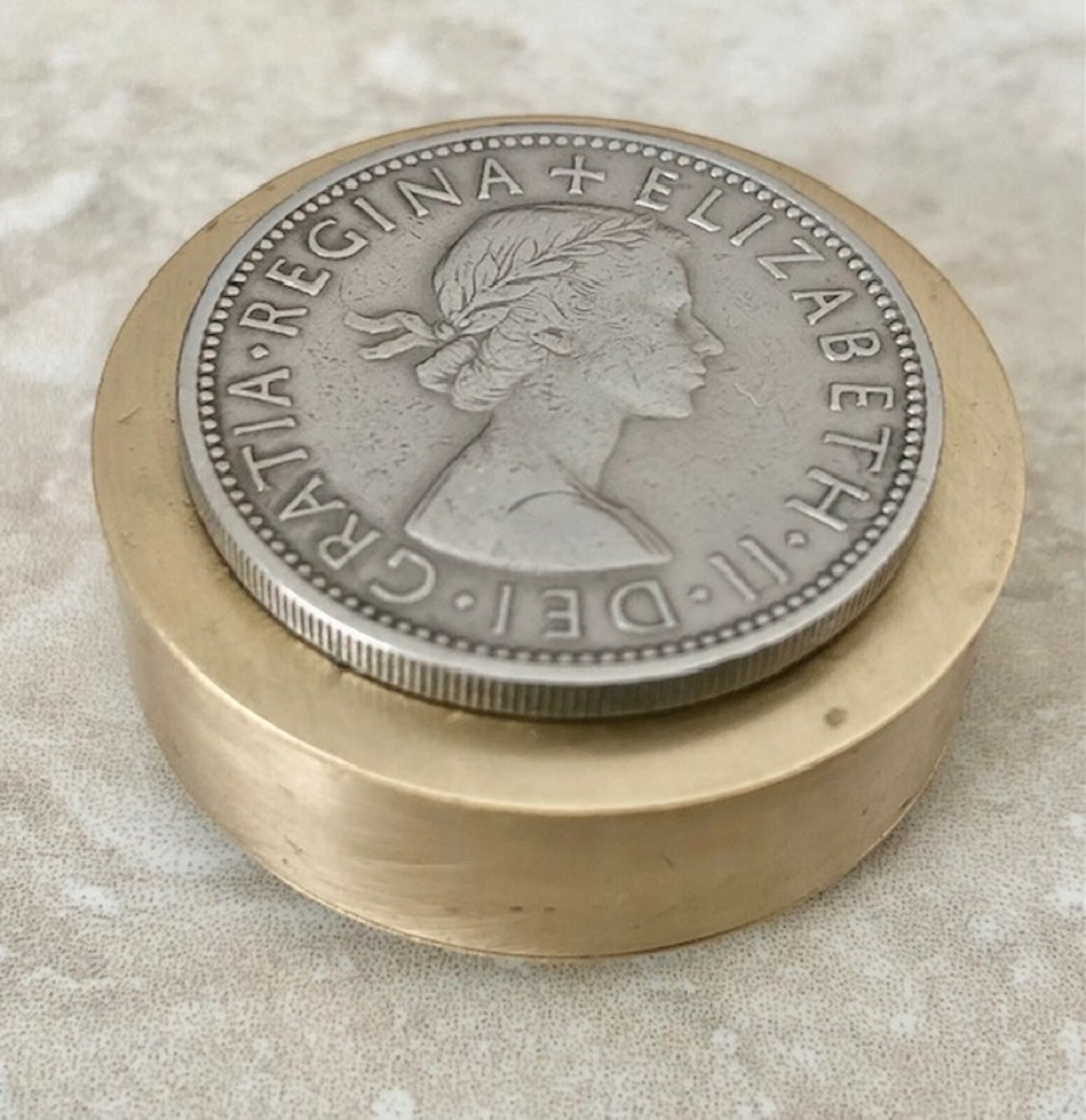 United Kingdom, Coin Pill Box, 2 Shilling, Scotch Thistle – Exclusive, Handmade