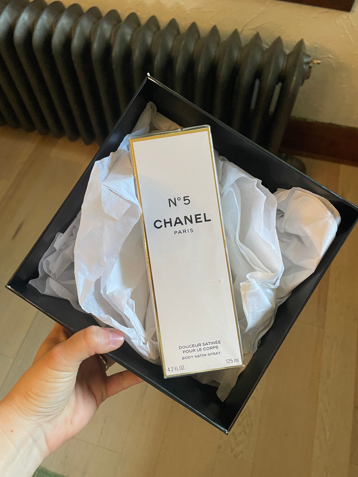 CHANEL No5 Satin Body Spray unopened with box (discontinued, rare)