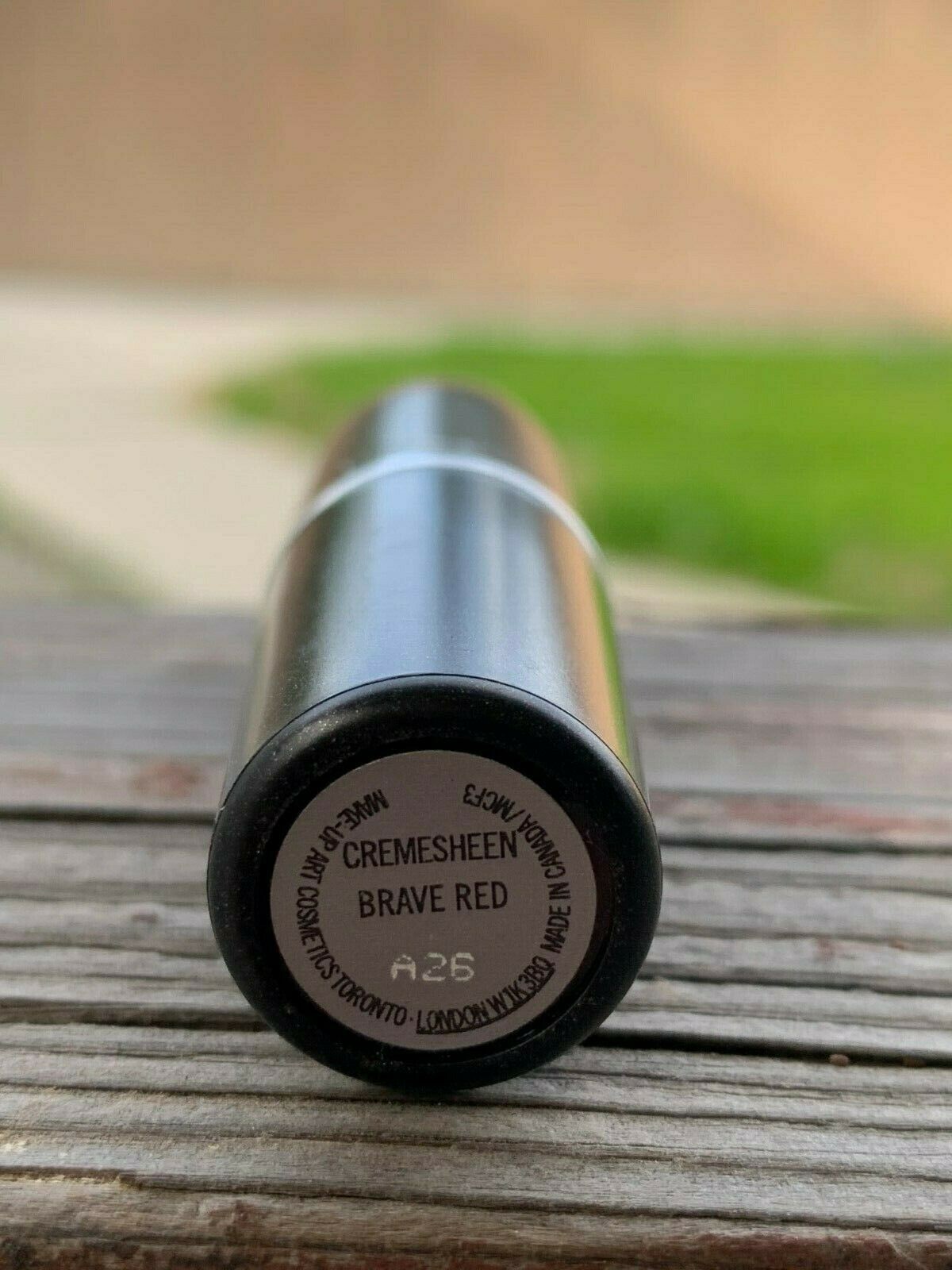 MAC LIPSTICK CREME-SHEEN *BRAVE RED* 100% AUTHENTIC! OR MONEY BACK NWOB!