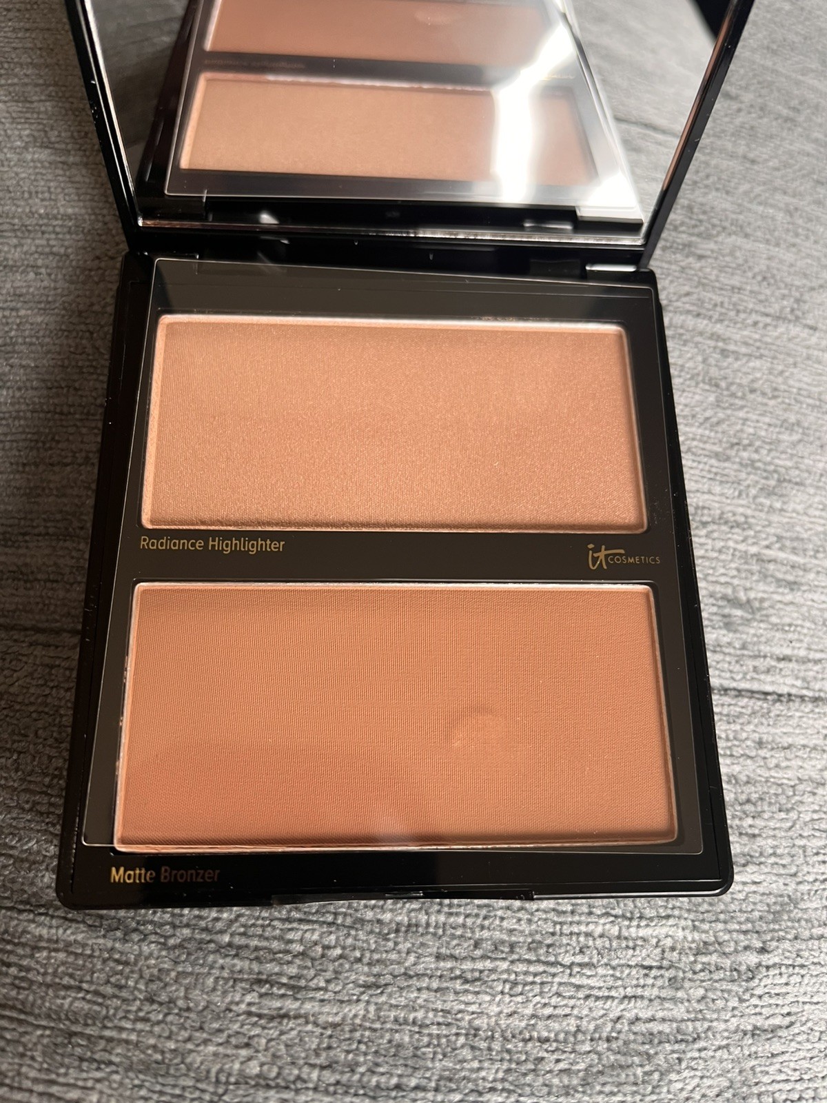 IT COSMETICS HELLO CHEEKBONES MATTE BRONZER & HIGHLIGHTER CONTOURING DUO BOXED