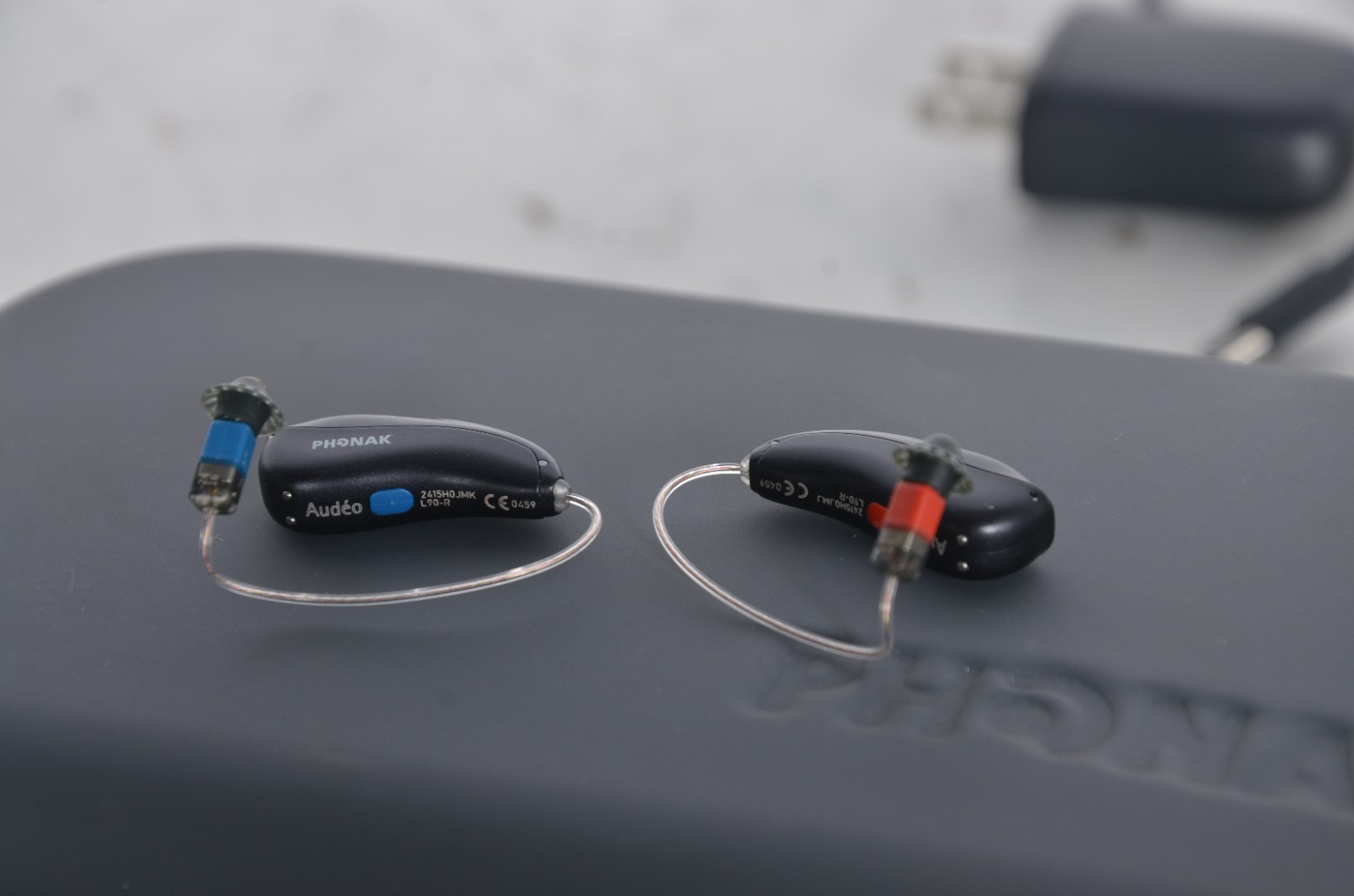 Phonak Audeo L90-R Bluetooth Hearing Aids w/ Charger For Mild To Severe Loss