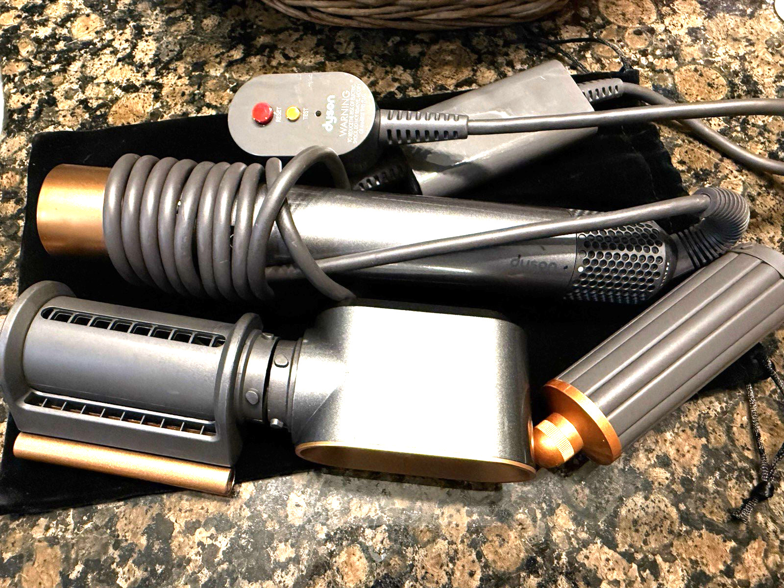 Dyson Airwrap Multistyler – Nickel/Copper 3 Attachements