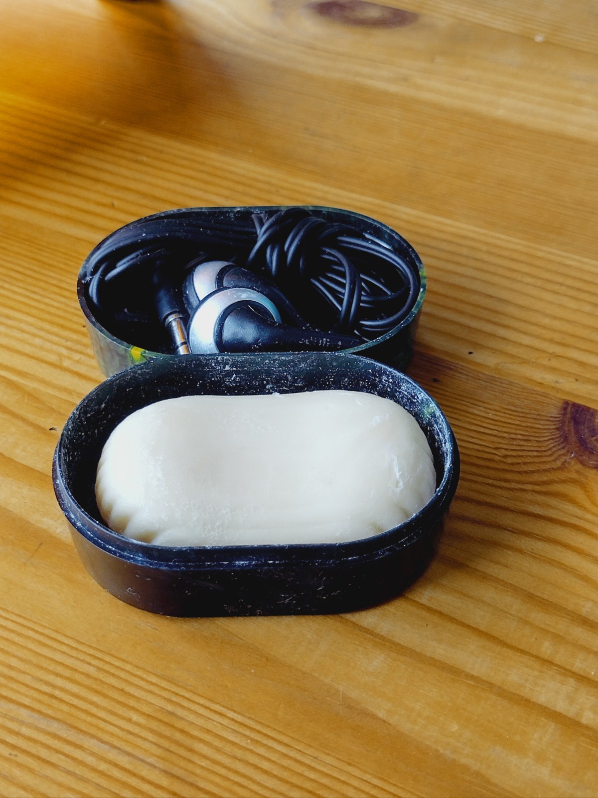 ✨🎧 vintage EARBUD HEADPHONES SOAP TRAVEL CASE Israel EILAT 🏨🧼 HOTEL SOAP ysl