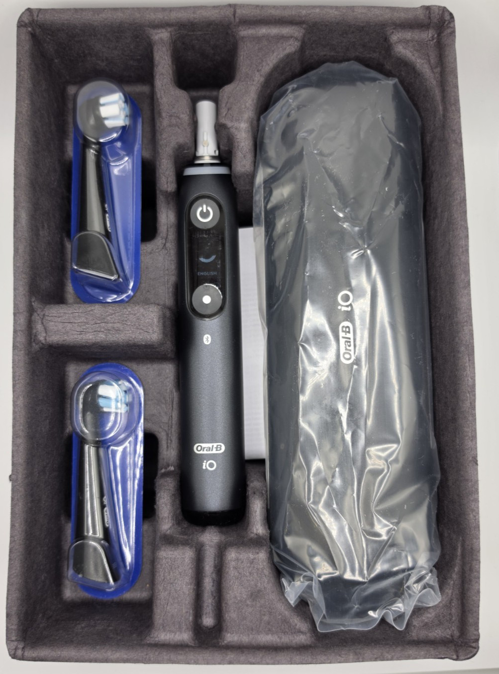 Oral-B iO7 Series 7 Electric Toothbrush Black Onyx + Travel Case & 2 Heads