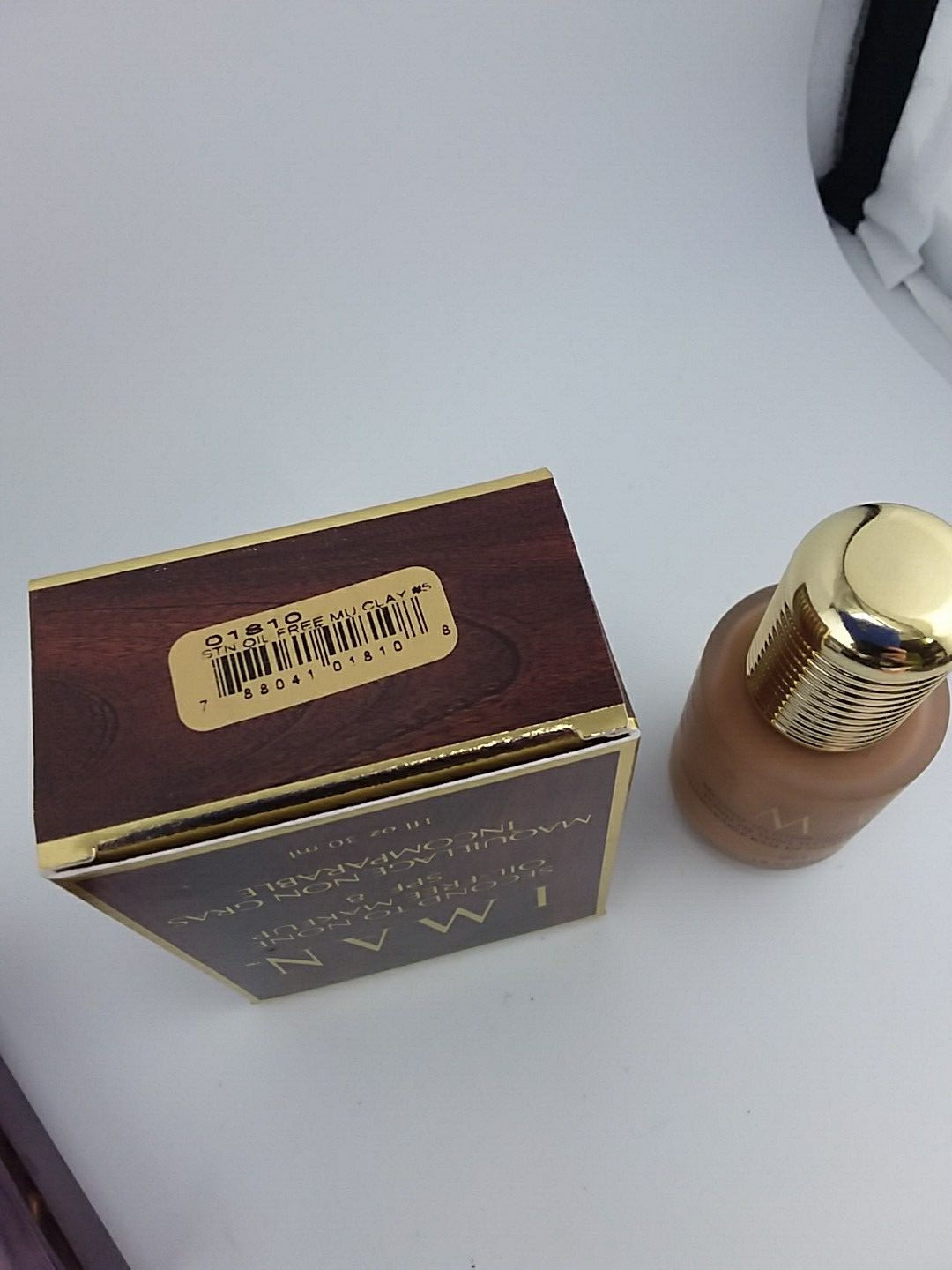 IMAN SECOND TO NONE Oil Free Makeup Clay 5 *** Please Read