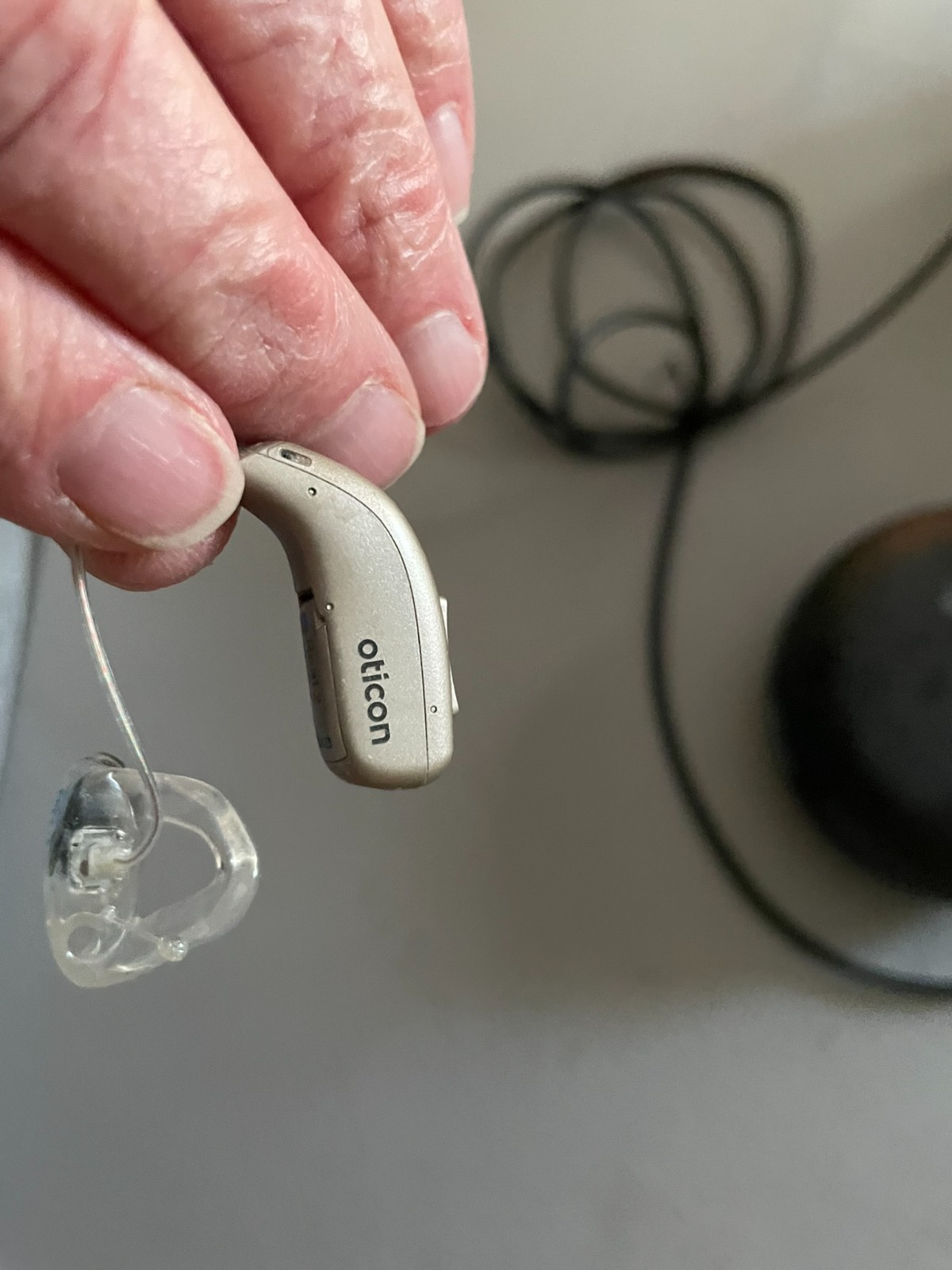 Oticon Real 2 MiniRite Hearing Aids minirite r c090 with C-1A2 charger