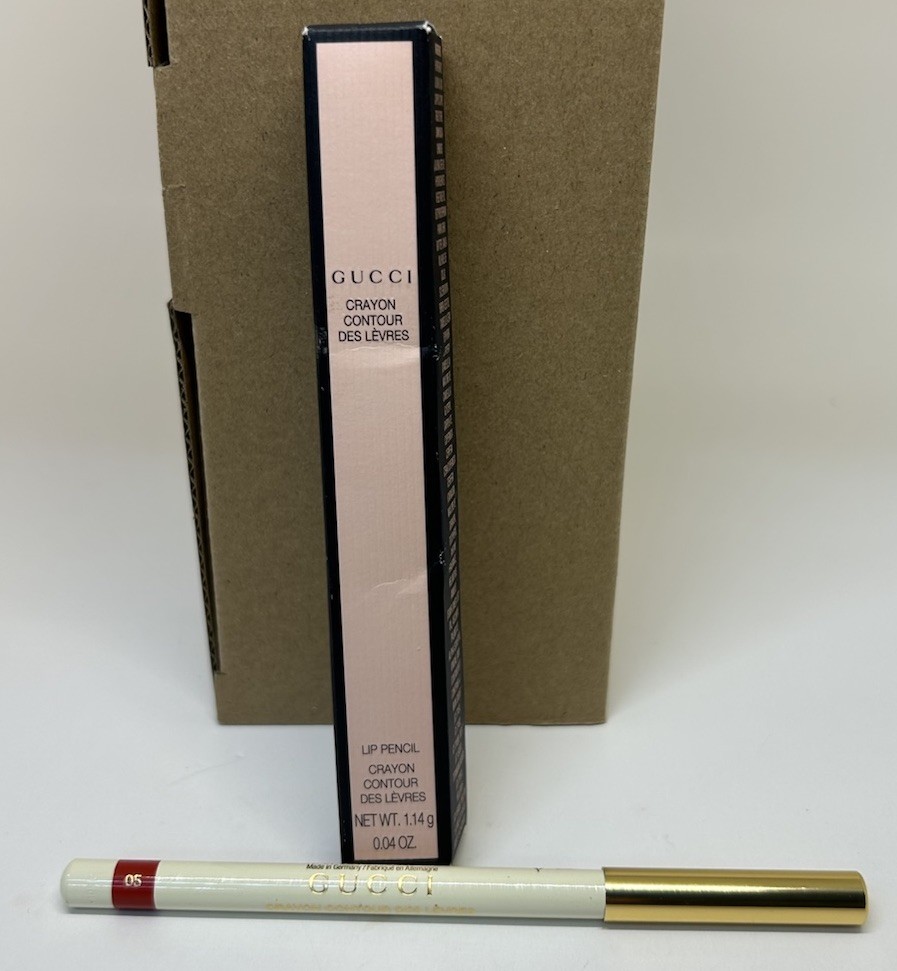 GUCCI CRAYON CONTOUR DES LEVRES LIP PENCIL 1.14g/ 0.04oz RUBIS 05 NEW W/BOX RARE