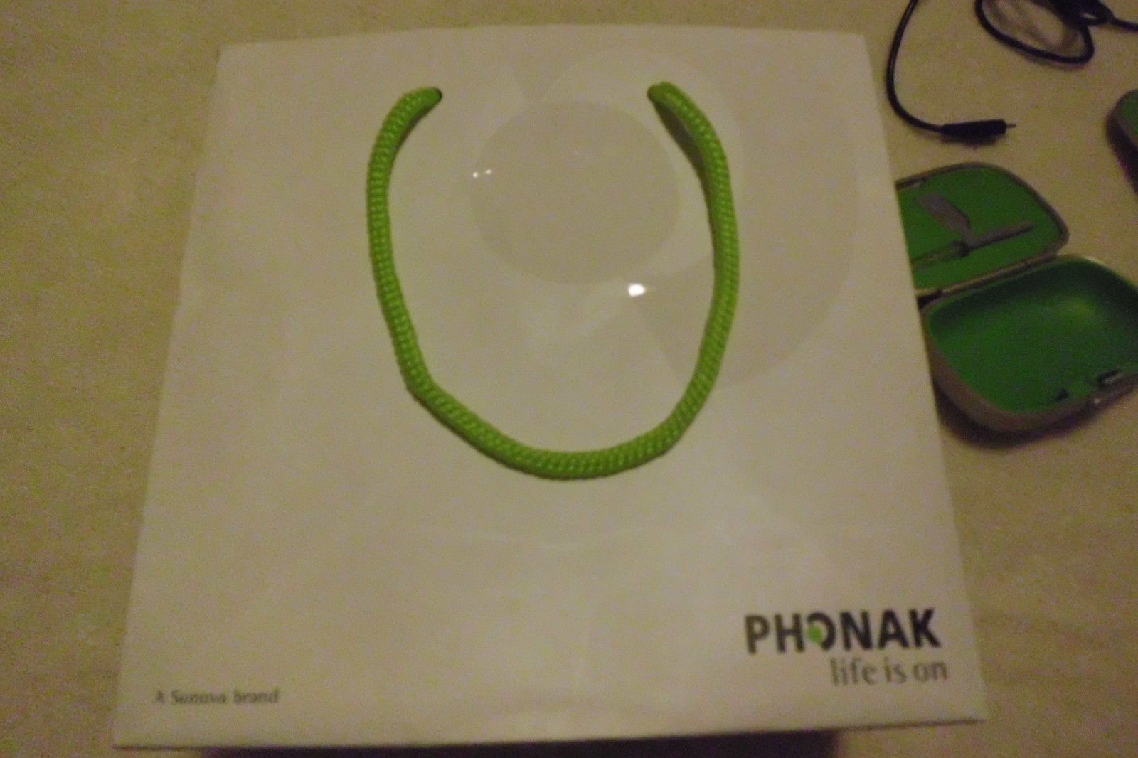 Phonak Audeo 0459/M30 R Hearing Aids Rechargeable with Charging Dock