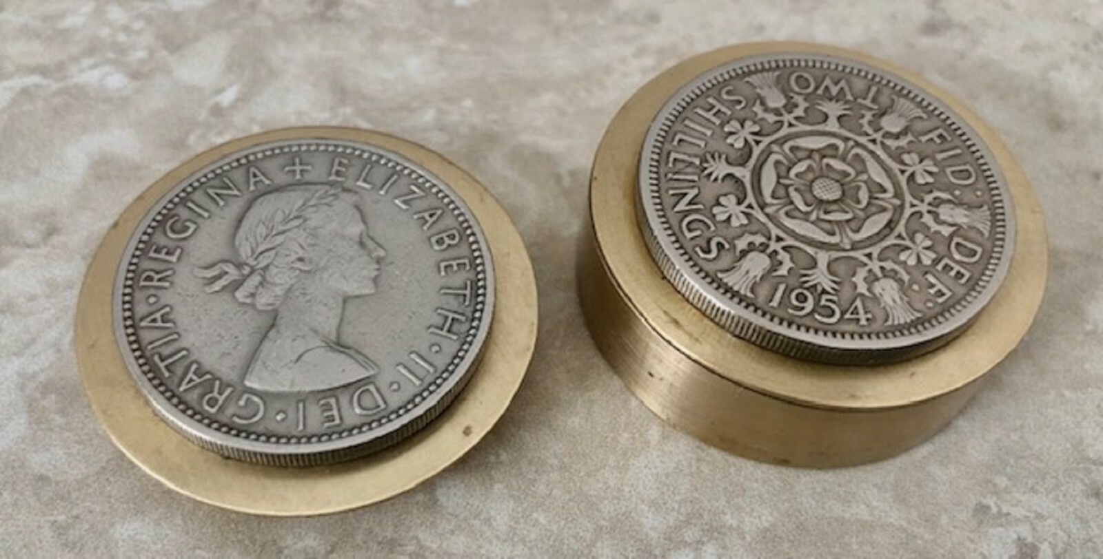 United Kingdom, Coin Pill Box, 2 Shilling, Scotch Thistle – Exclusive, Handmade