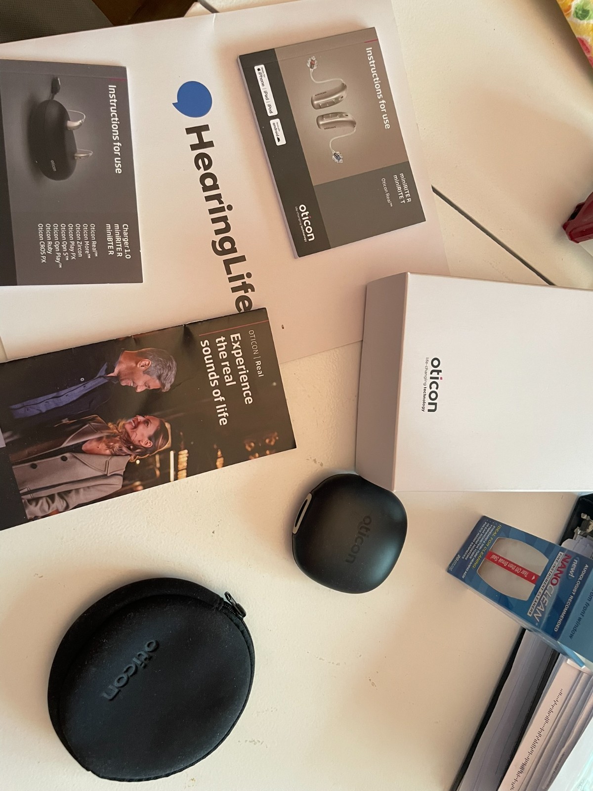 Oticon Real 2 MiniRite Hearing Aids minirite r c090 with C-1A2 charger