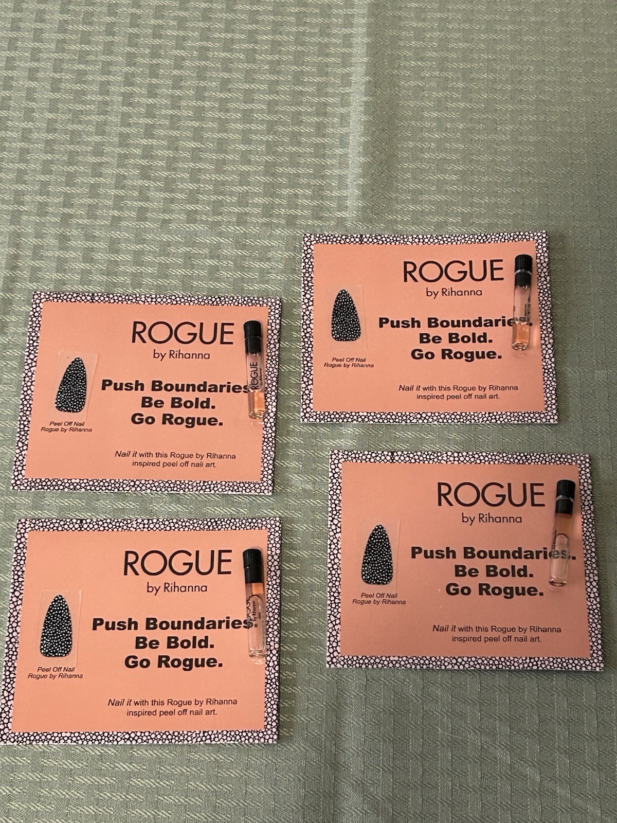 Rihanna Rogué Perfume Samples- 4Pcs