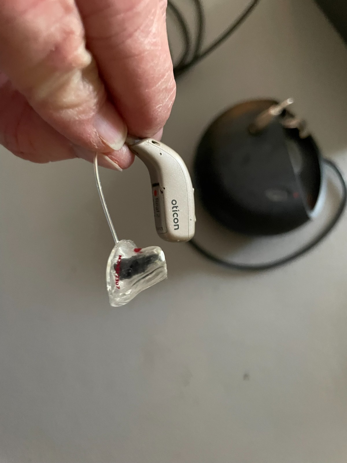 Oticon Real 2 MiniRite Hearing Aids minirite r c090 with C-1A2 charger