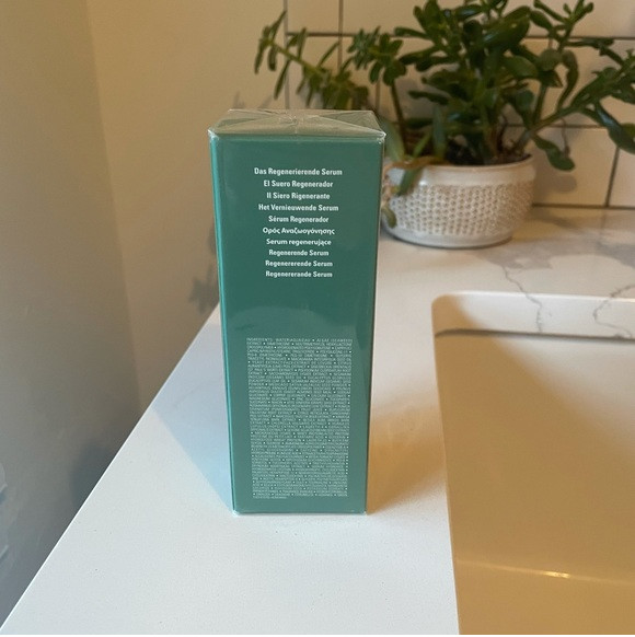 La Mer The Regenerating Serum 1 oz 30 ml New in Sealed Box