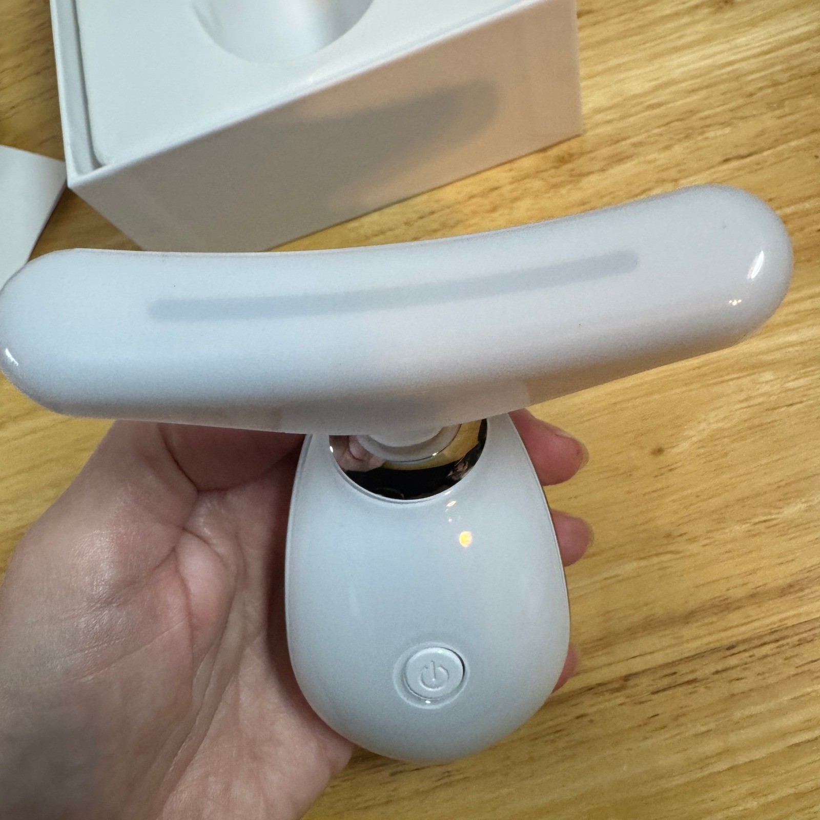 Neck Face Massager ES1081 USB Charge 3 Levels Deep Clean Ultrasonic Vibration
