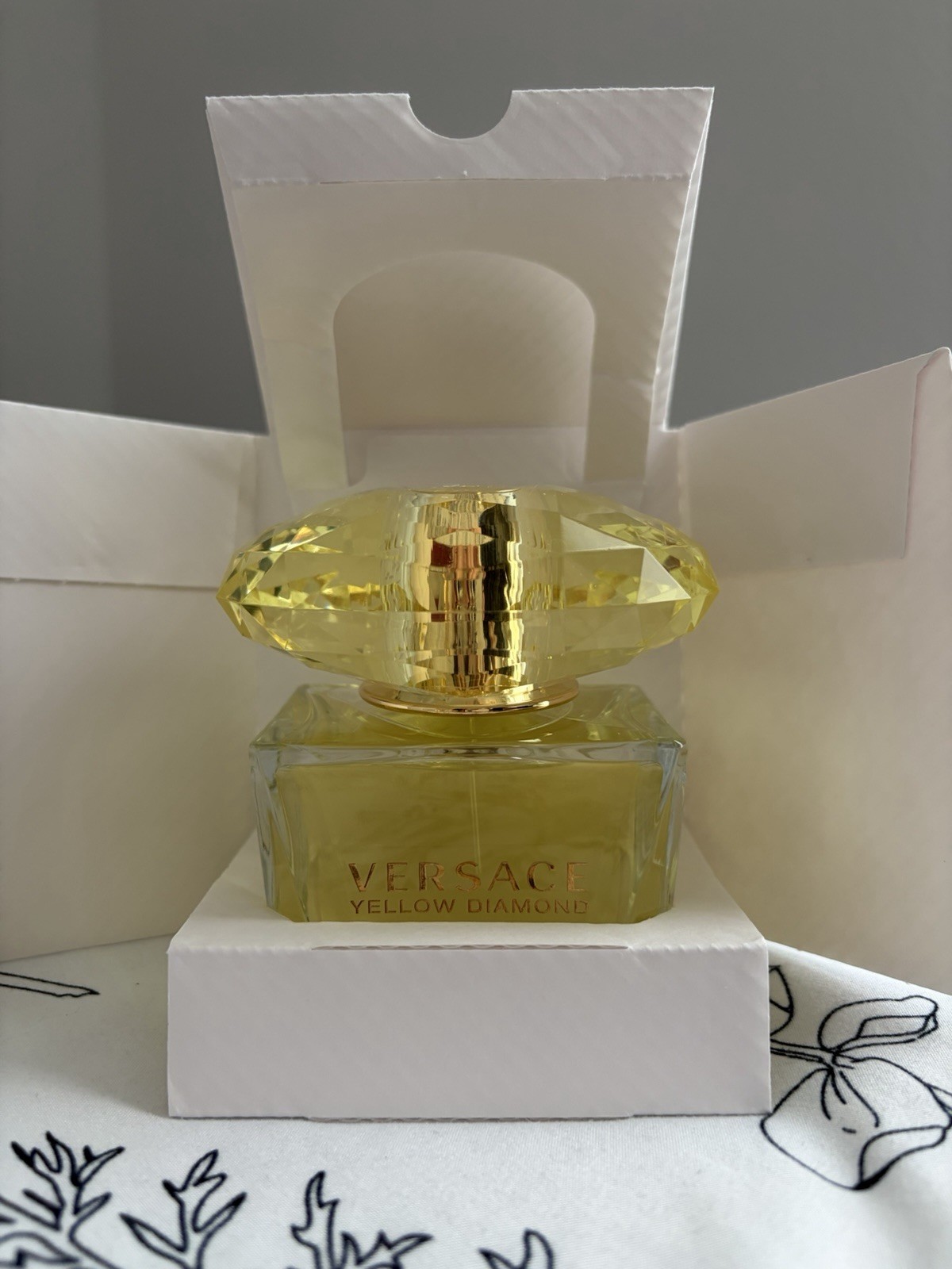 Versace Yellow Diamond Eau de Toilette Spray Women 3.0 oz (90 ML)