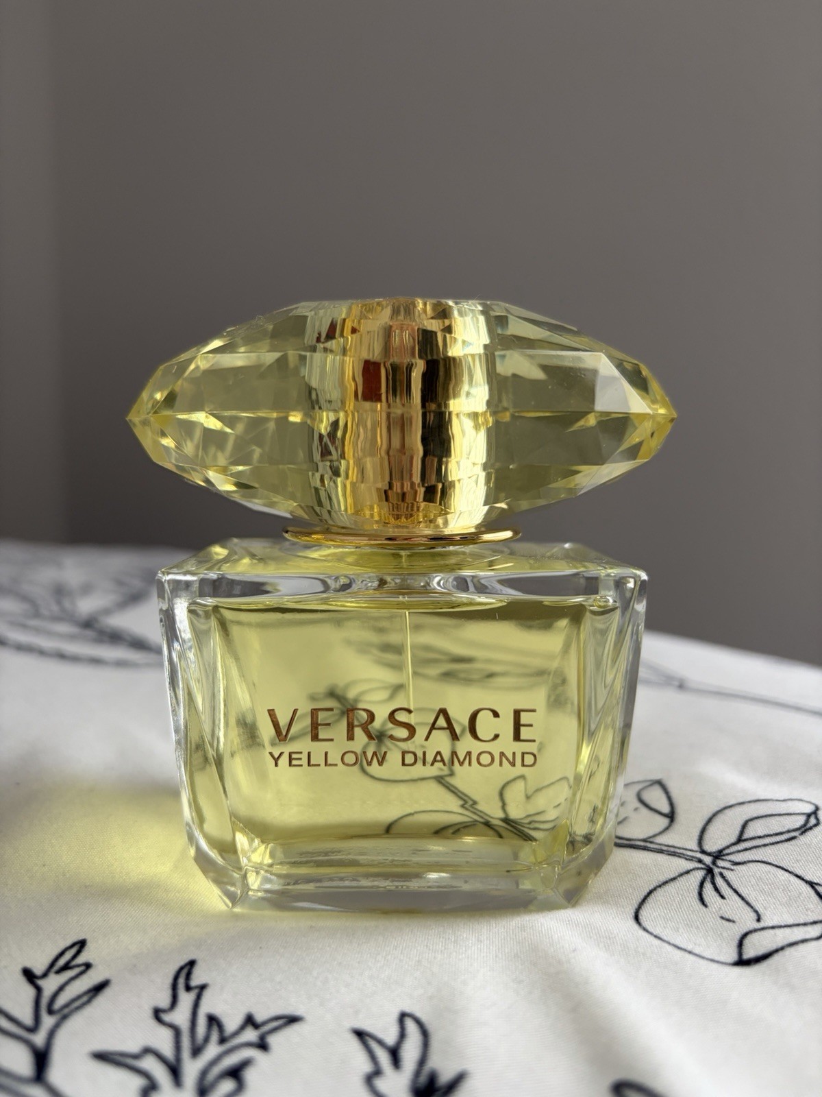 Versace Yellow Diamond Eau de Toilette Spray Women 3.0 oz (90 ML)