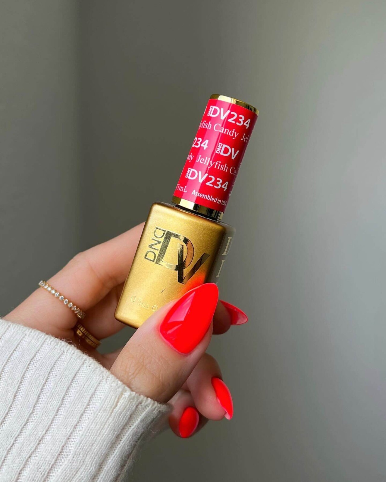 Diva Duo 1 Nail Lacquer + 1 Gel Polish – #234 Jellyfish Candy